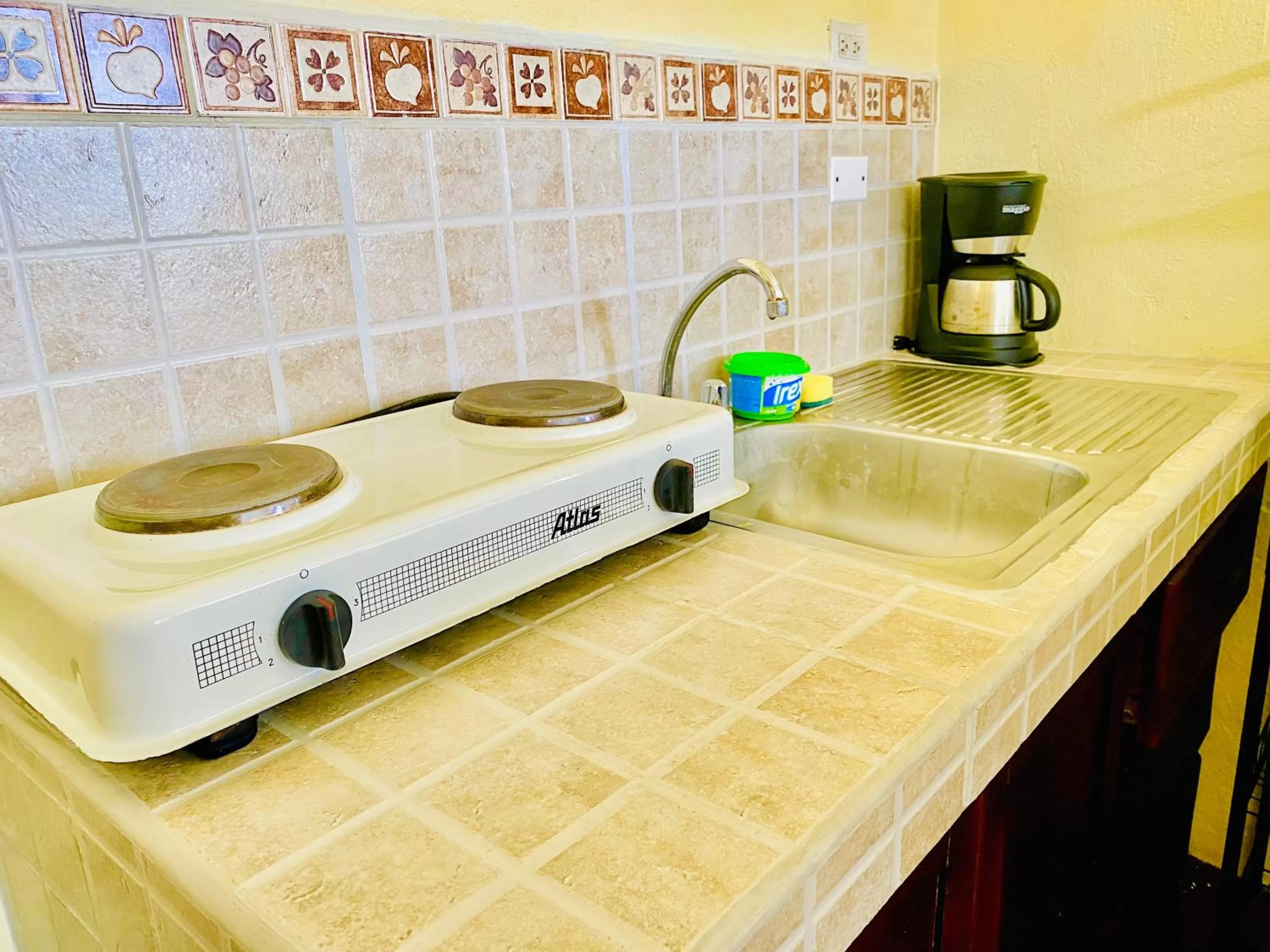 Kitchen/Kitchenette in Hotel Adventure Lodge