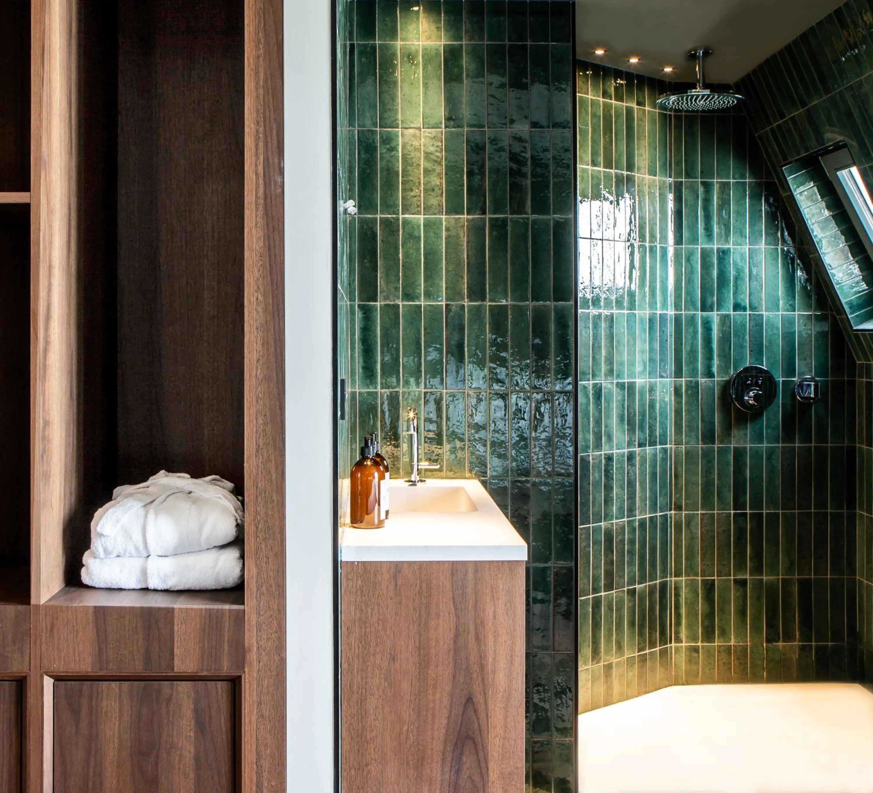 Shower in Hotel Flanelles Paris