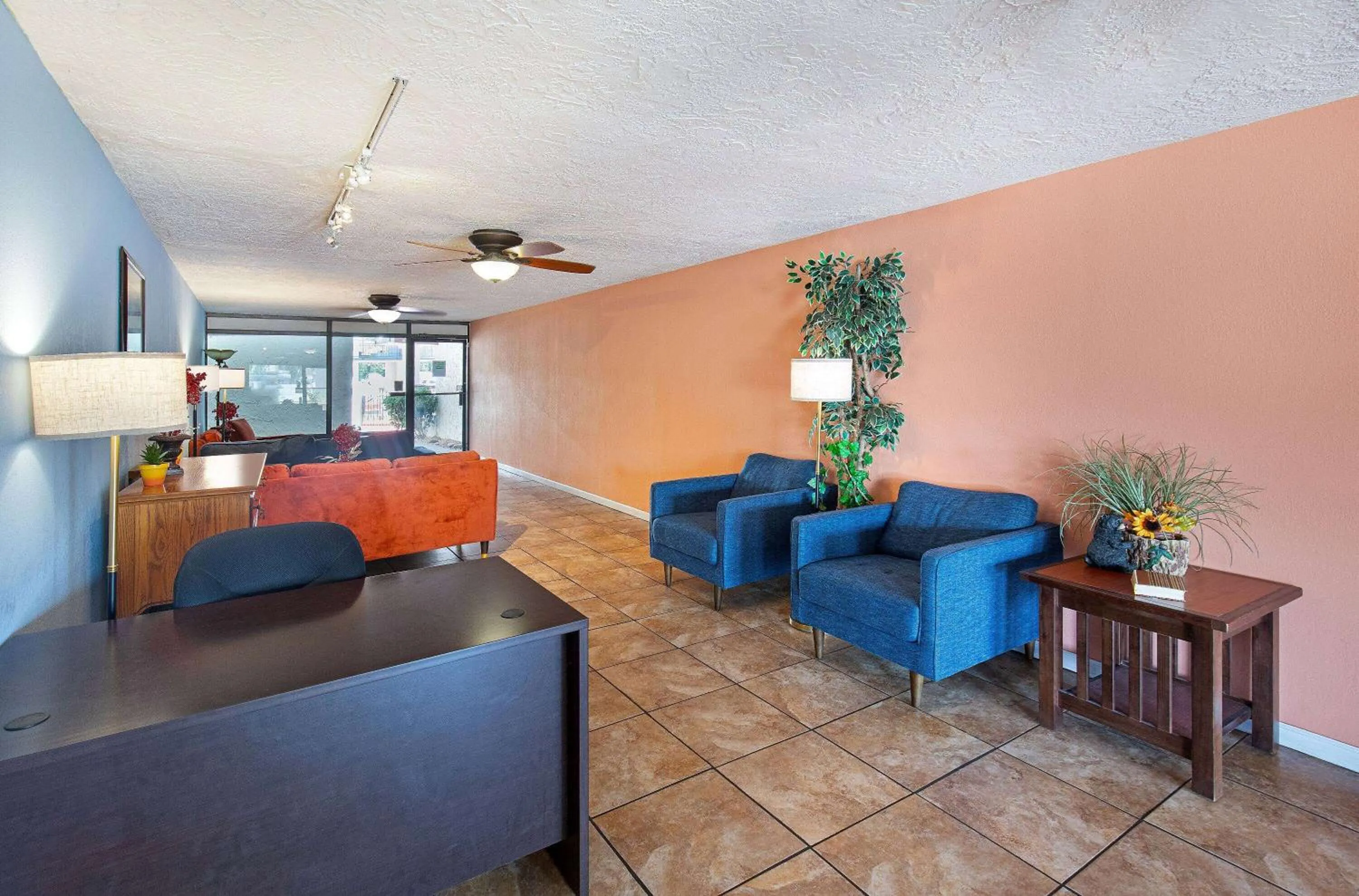 Lobby or reception in Americana Inn a Travelodge by Wyndham