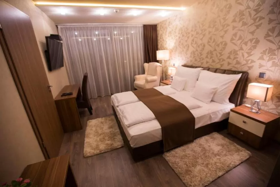 Photo of the whole room, Bed in Pole Position Beach Hotel