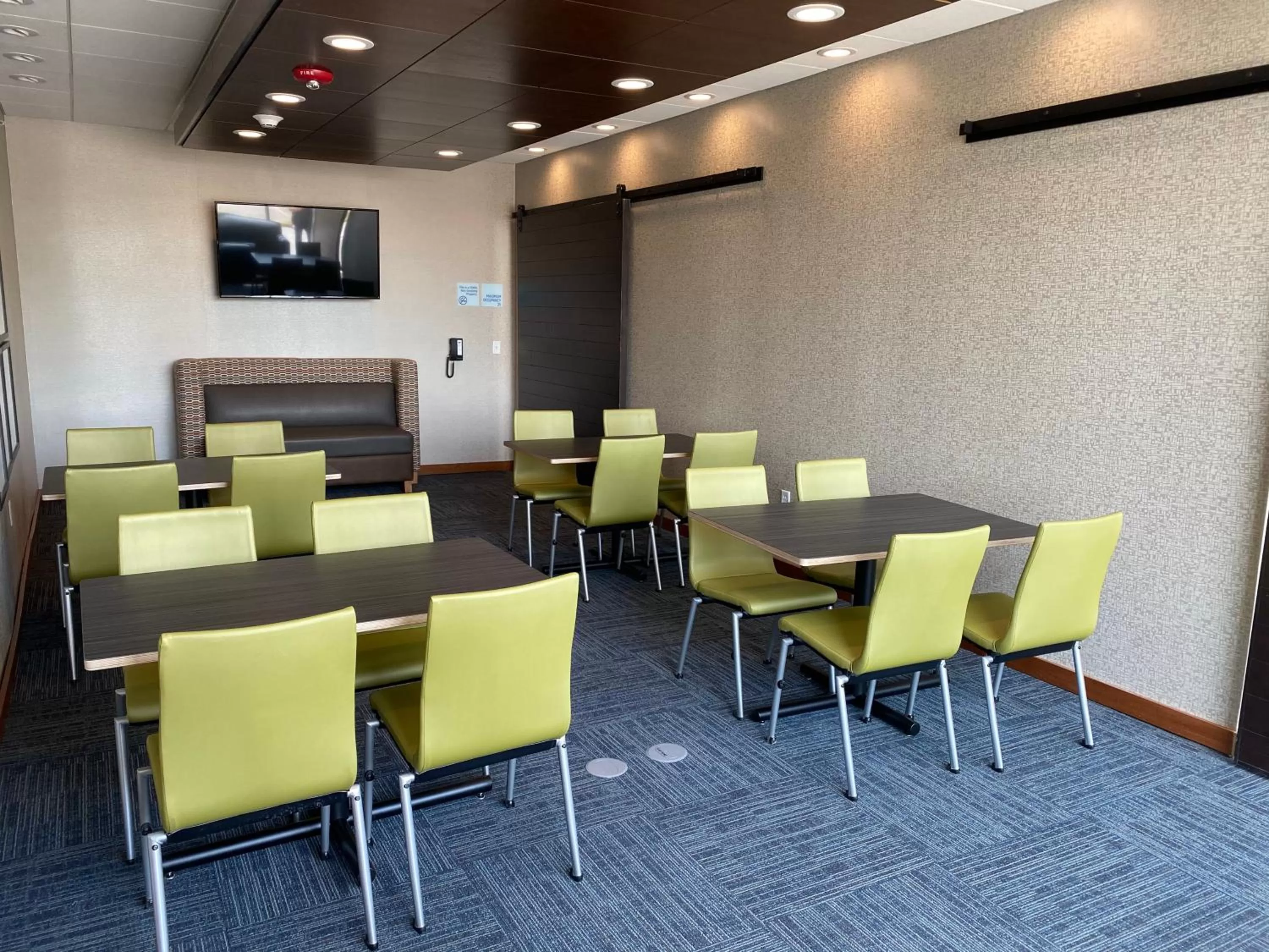 Meeting/conference room in Holiday Inn Express & Suites - Michigan City by IHG