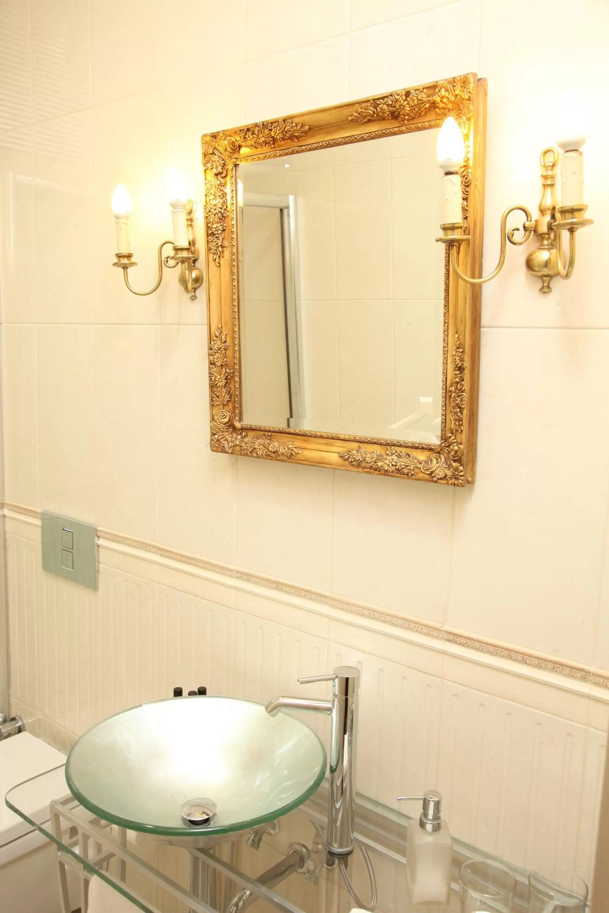 Bathroom in Villa Pera Suite Hotel