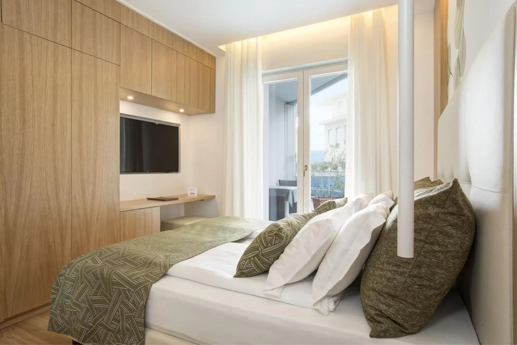 View (from property/room), Bed in Hotel Cavalieri Palace & Suites