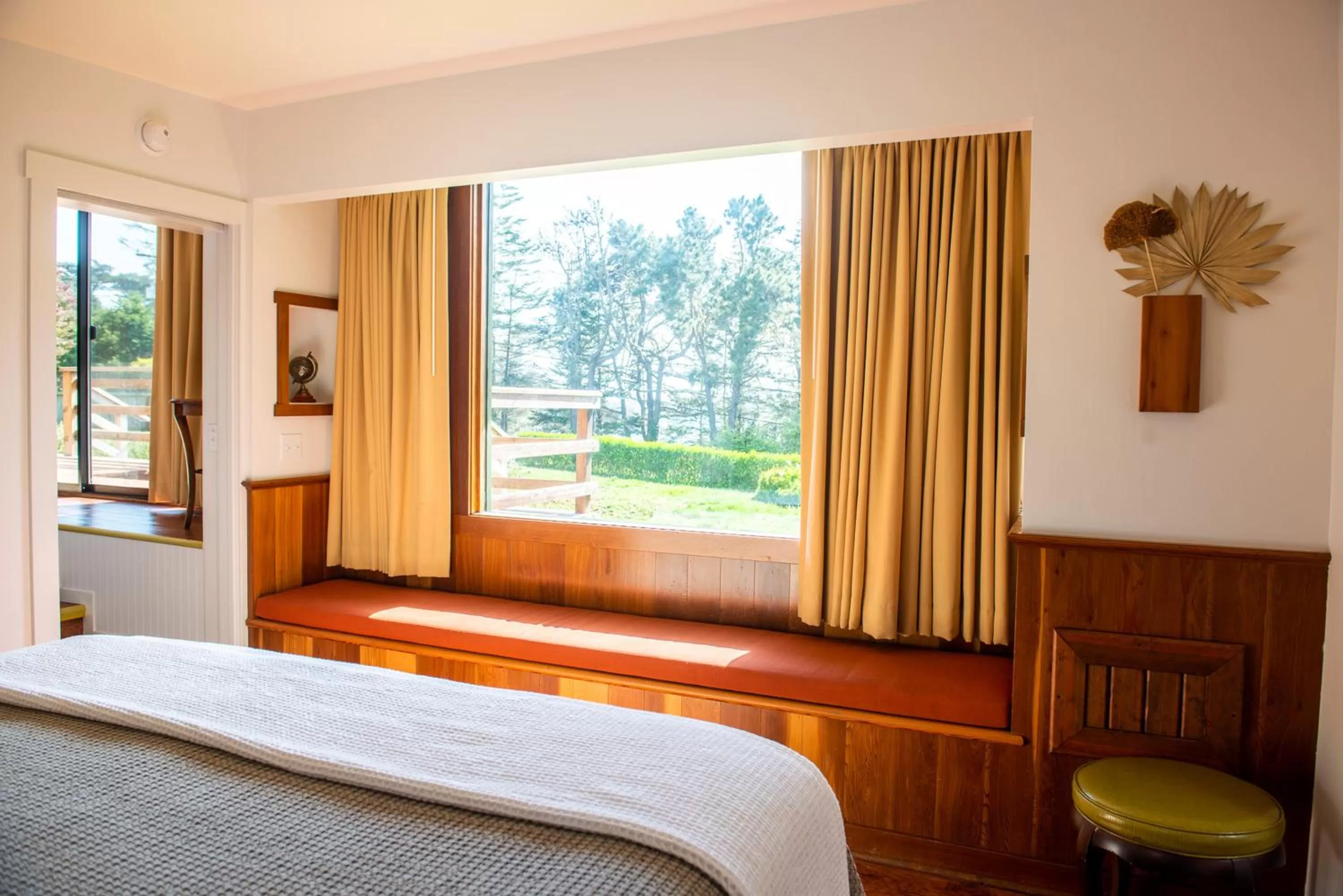 Bed in Inn at Buckhorn Cove