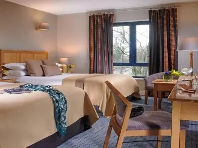 Bed in The Parkavon Hotel