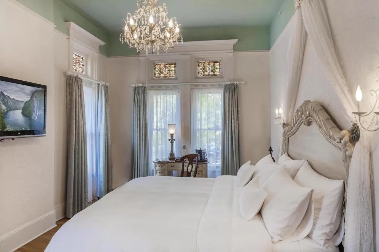 Decorative detail, Bed in Patterson Inn