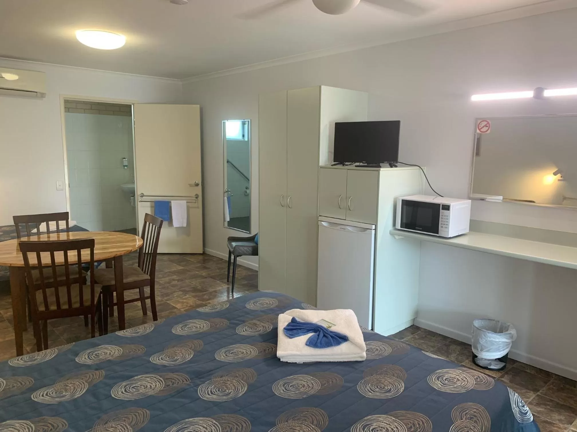 Bed in Shady Rest Motel