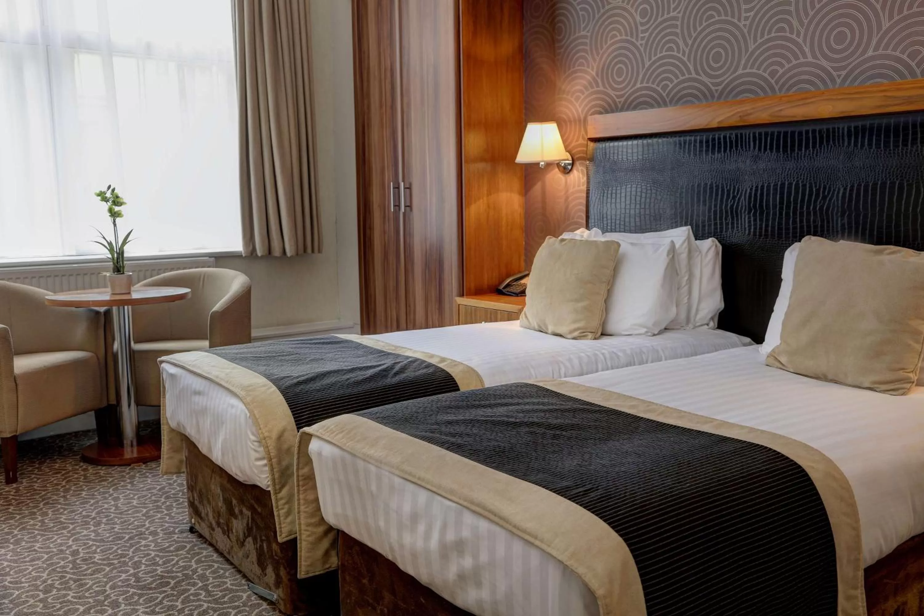 Photo of the whole room, Bed in The Midland Hotel