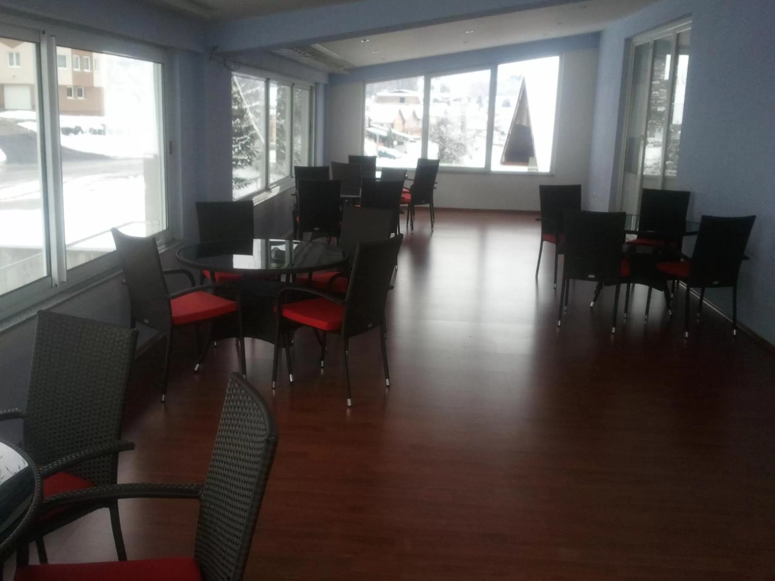 Restaurant/Places to Eat in Motel Maks