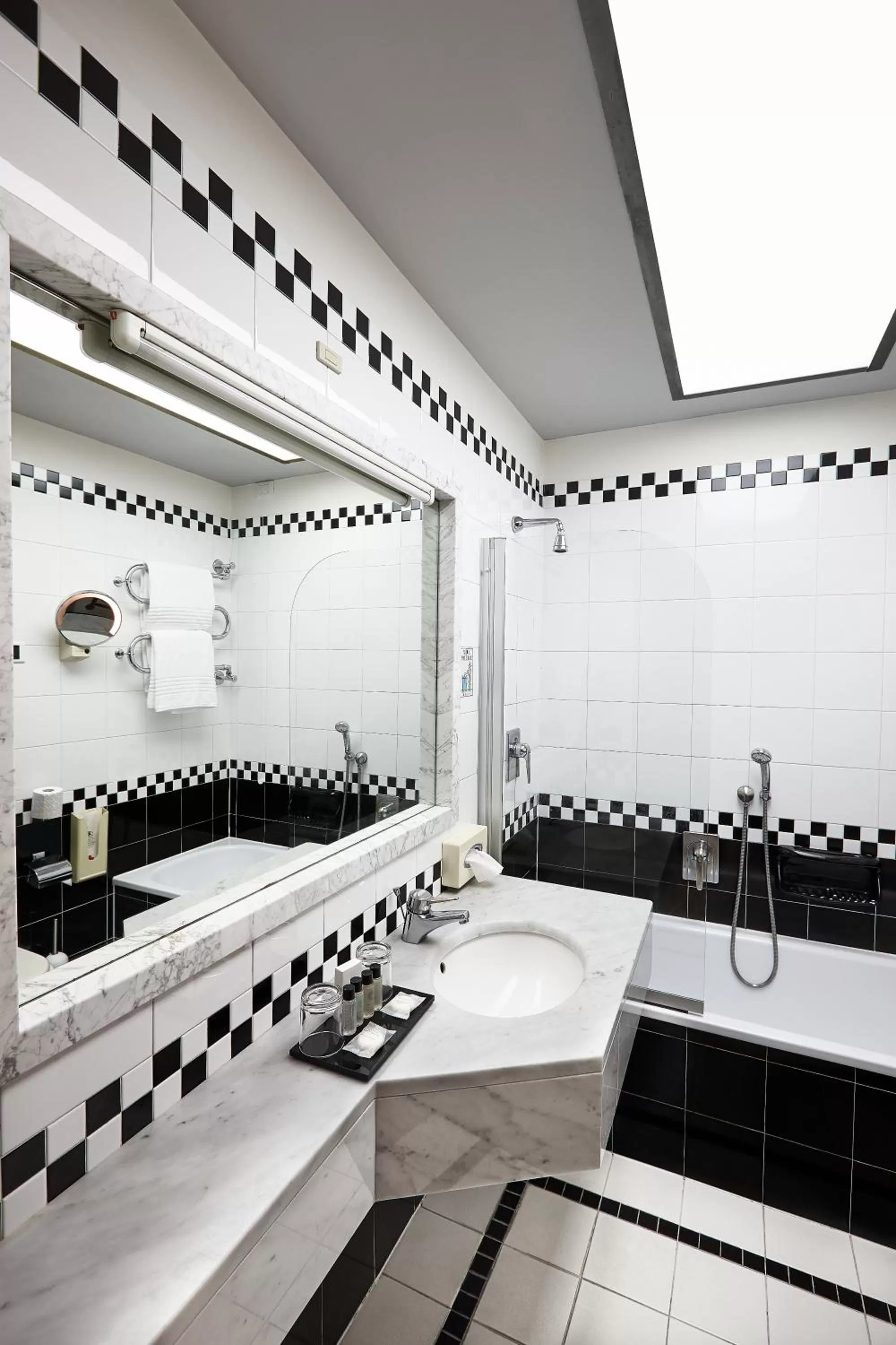 Bathroom in Hotel Saturnia & International