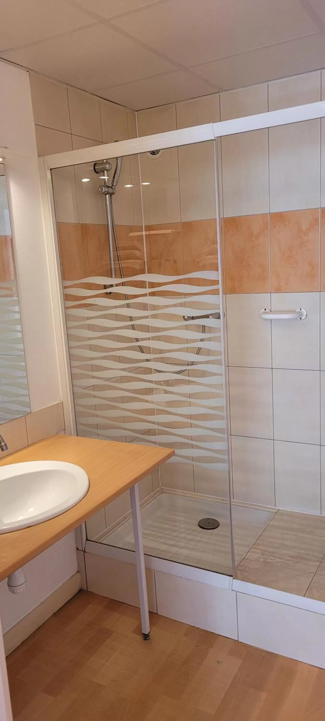 Shower in Nouvel Hotel