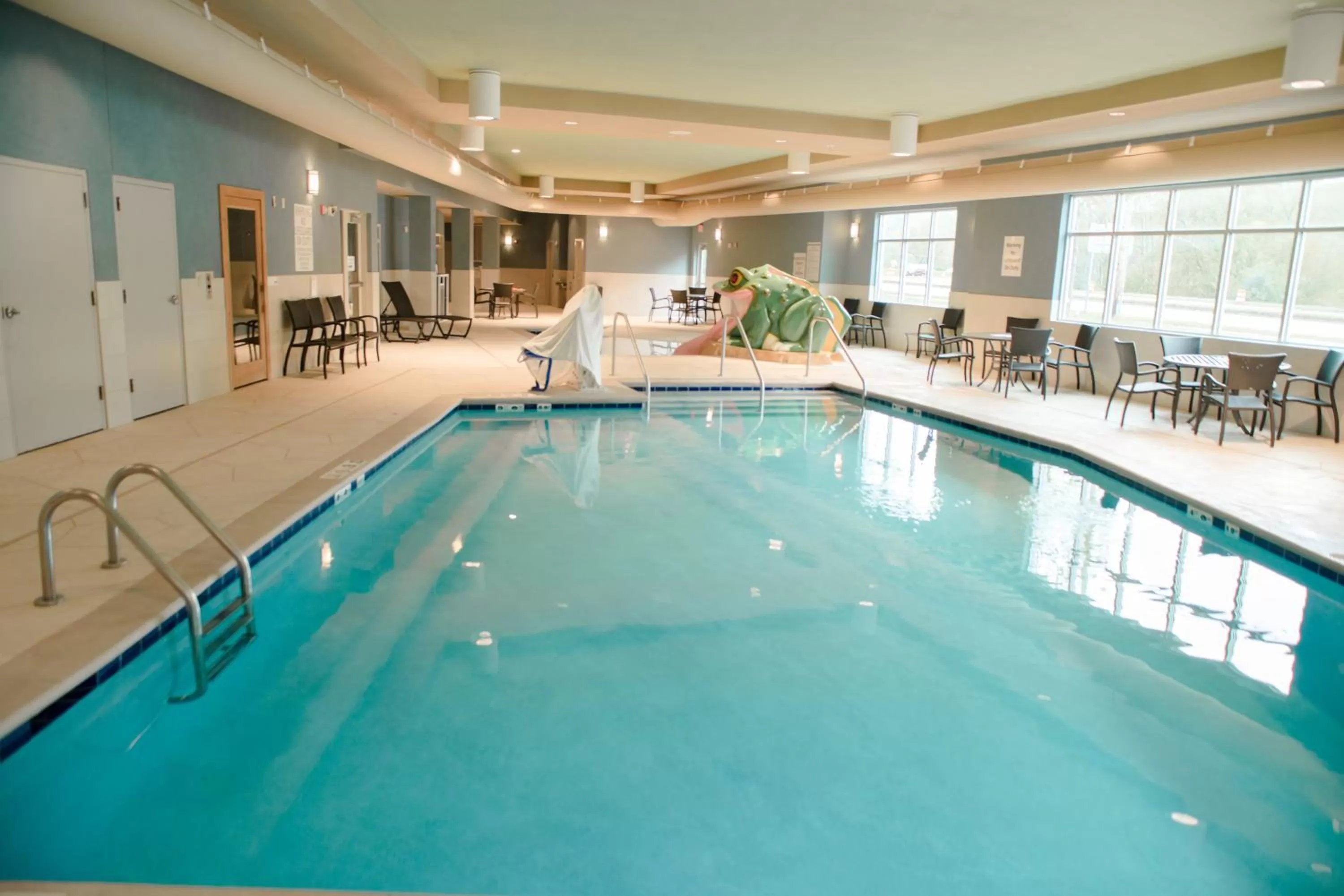Swimming pool in Holiday Inn Express Winona by IHG