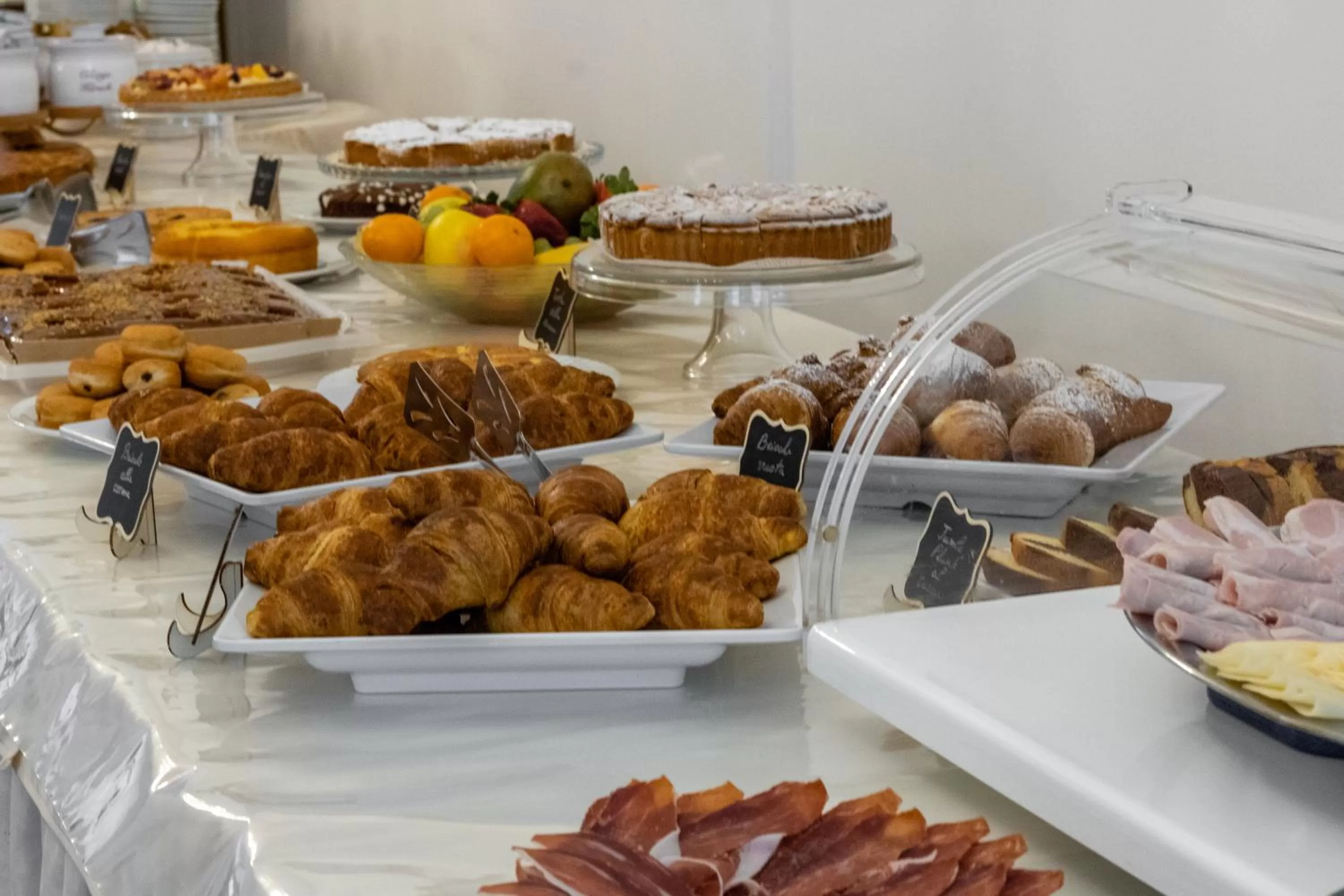 Food and drinks in Esedra Hotel