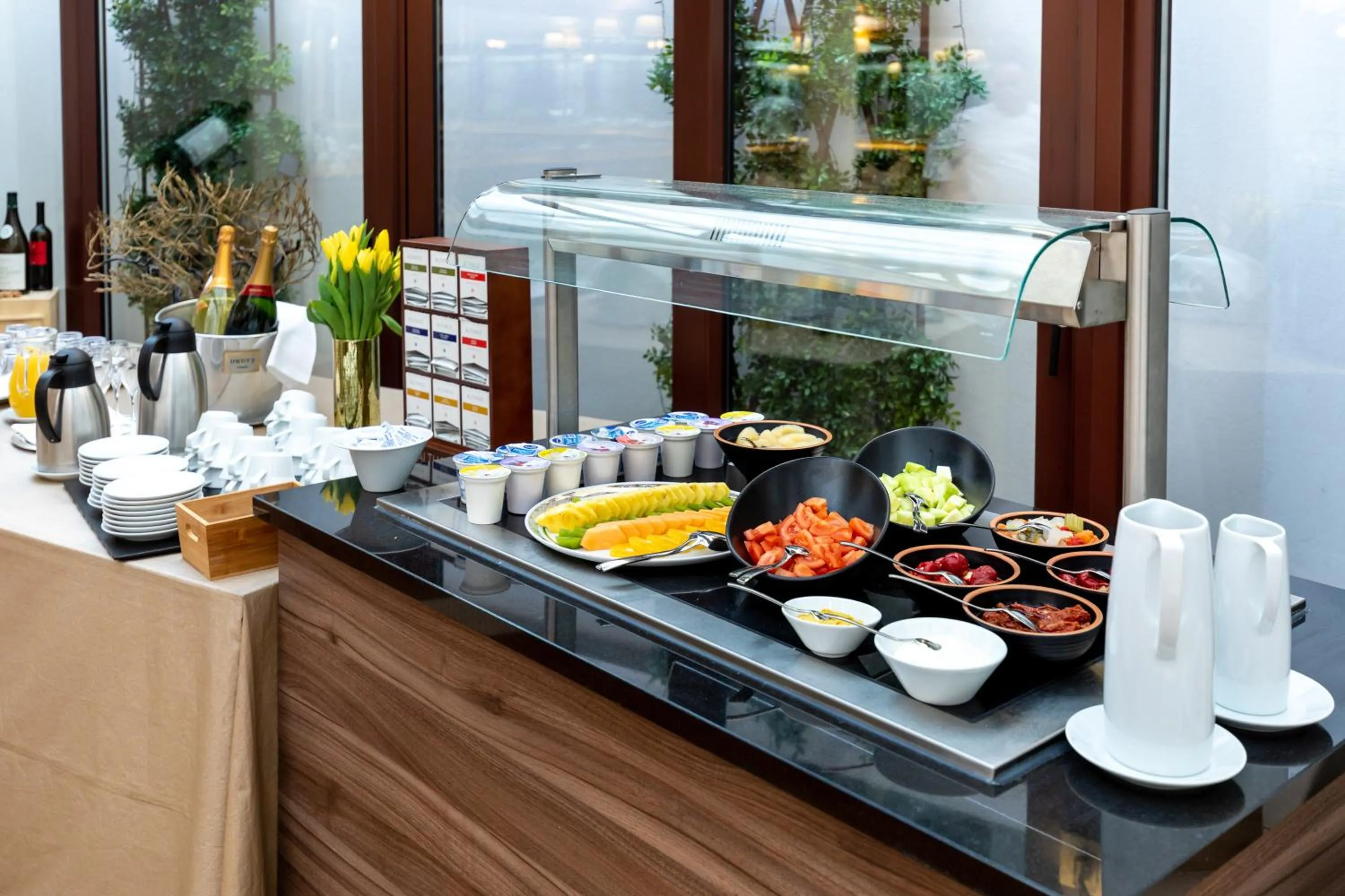 Buffet breakfast in Hotel Le Premier