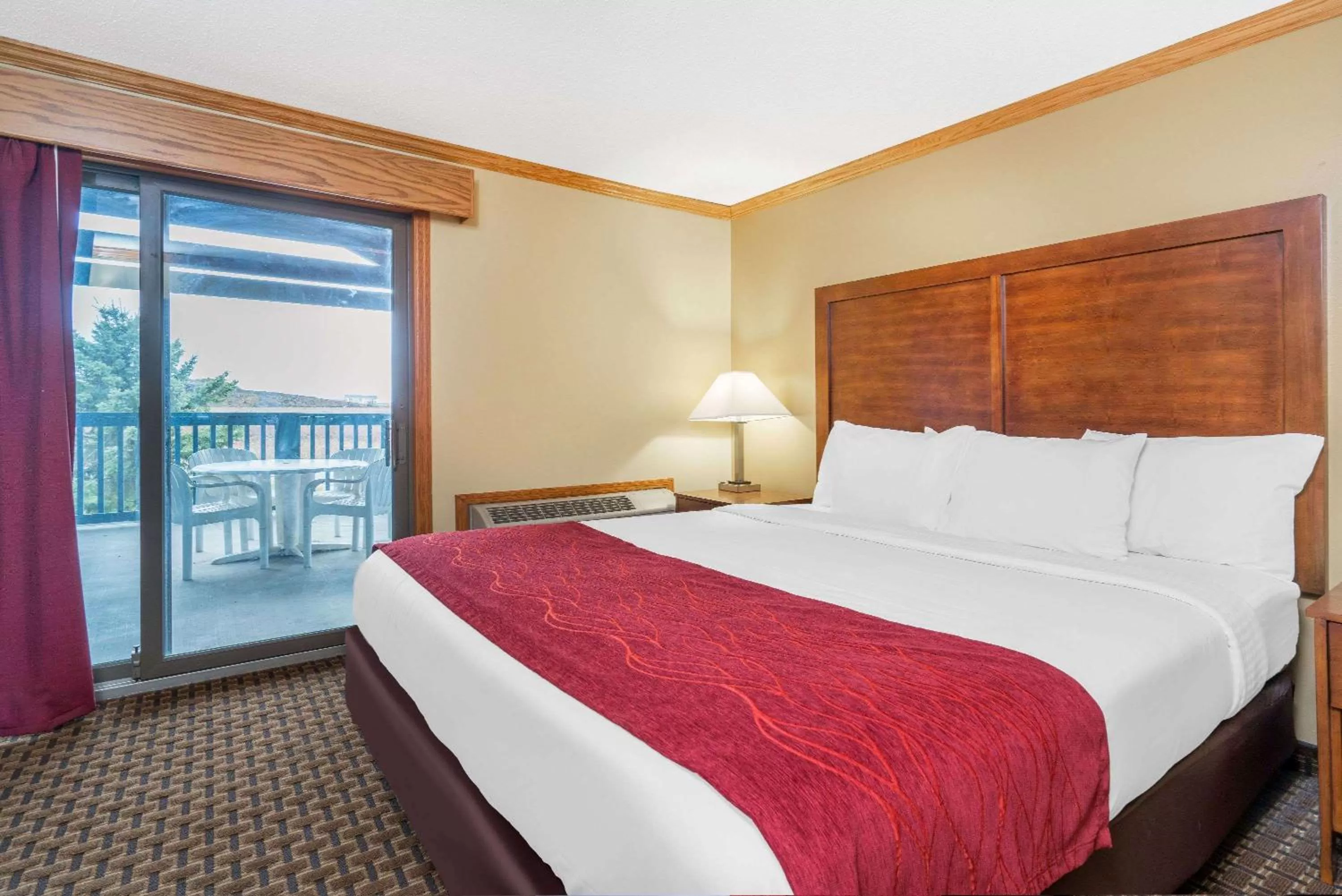 King Suite - Non-Smoking in Baymont by Wyndham Kasson Rochester Area