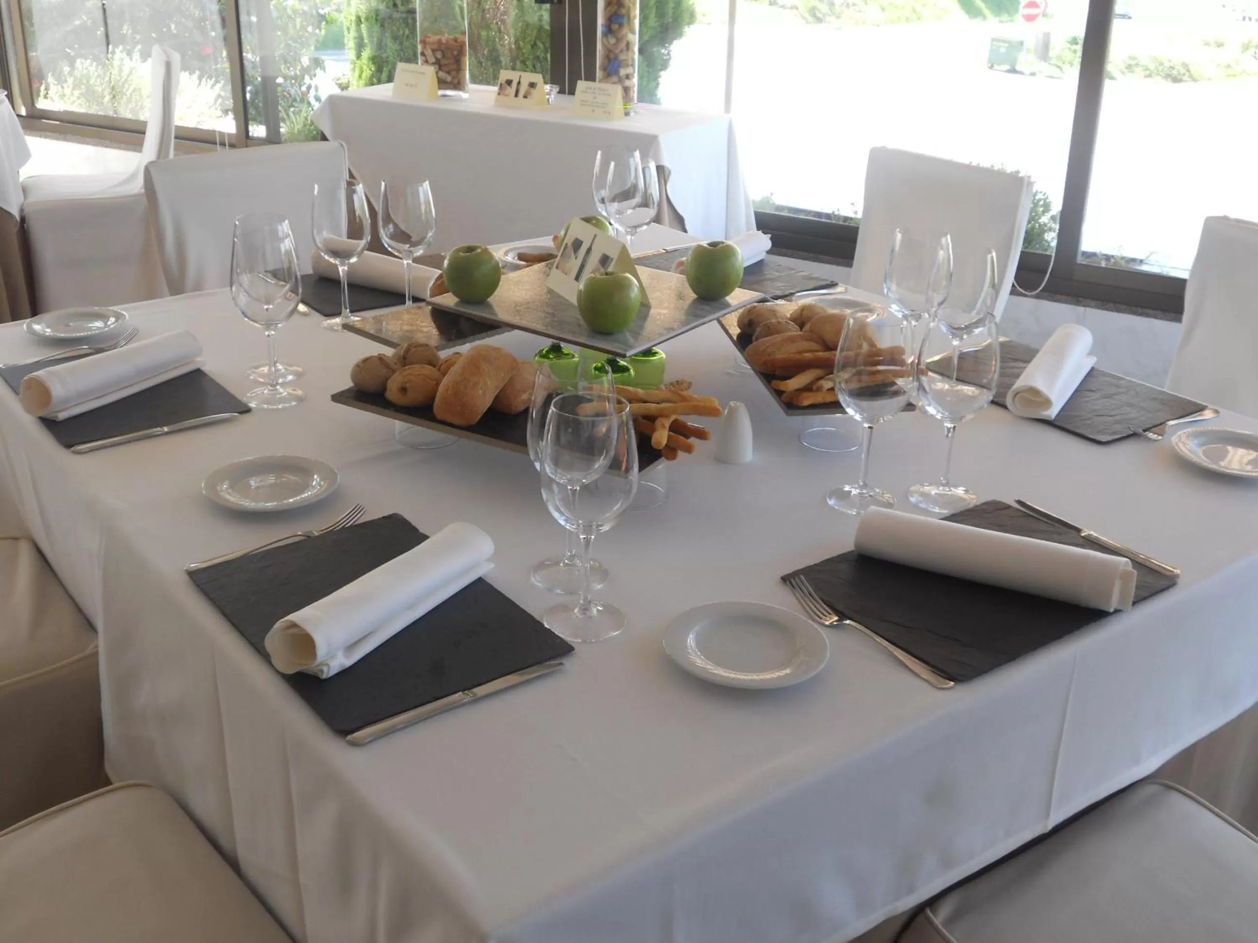 Restaurant/places to eat in Hotel Santiago Apóstol