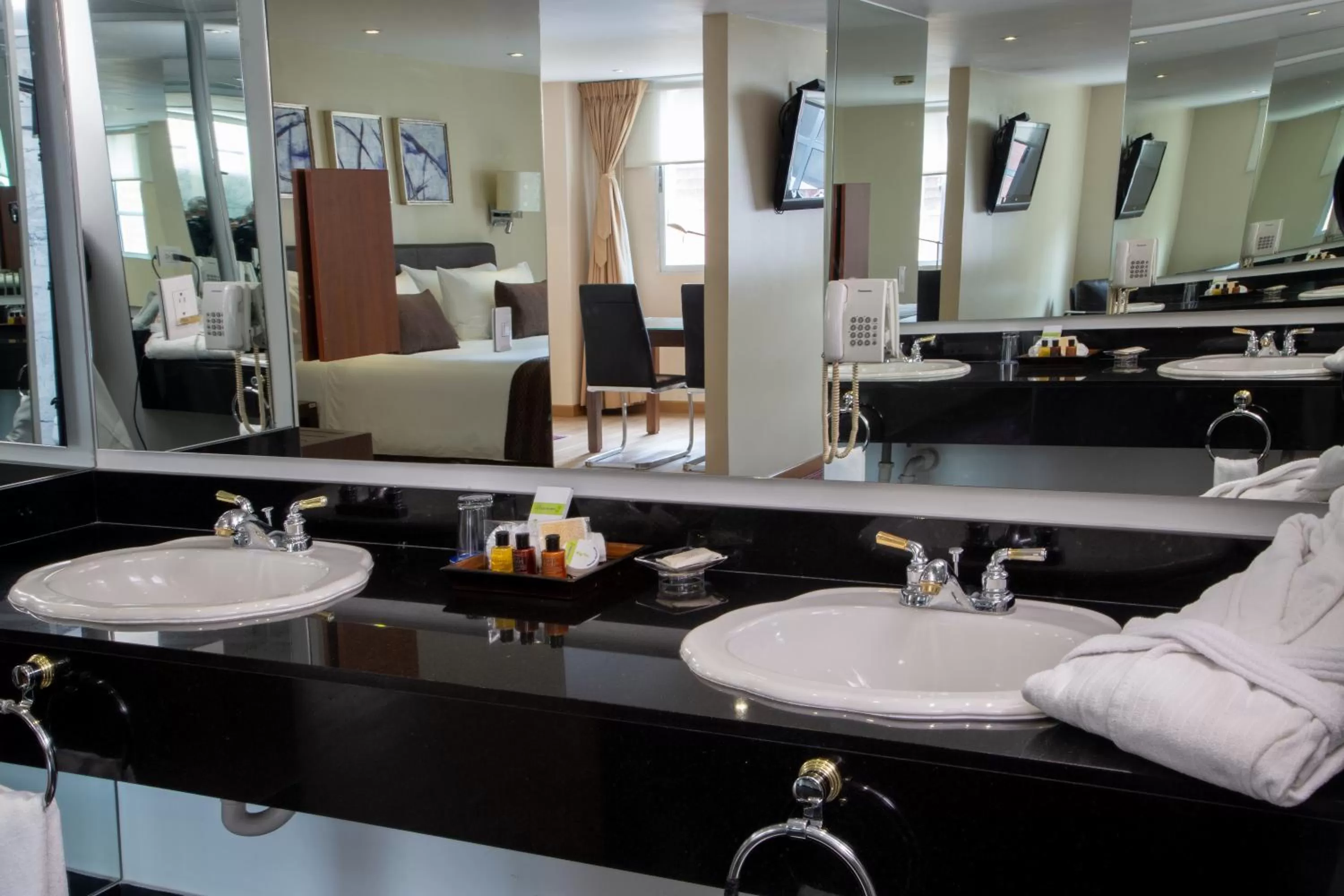 Bathroom in Hotel Portón de la Cabrera
