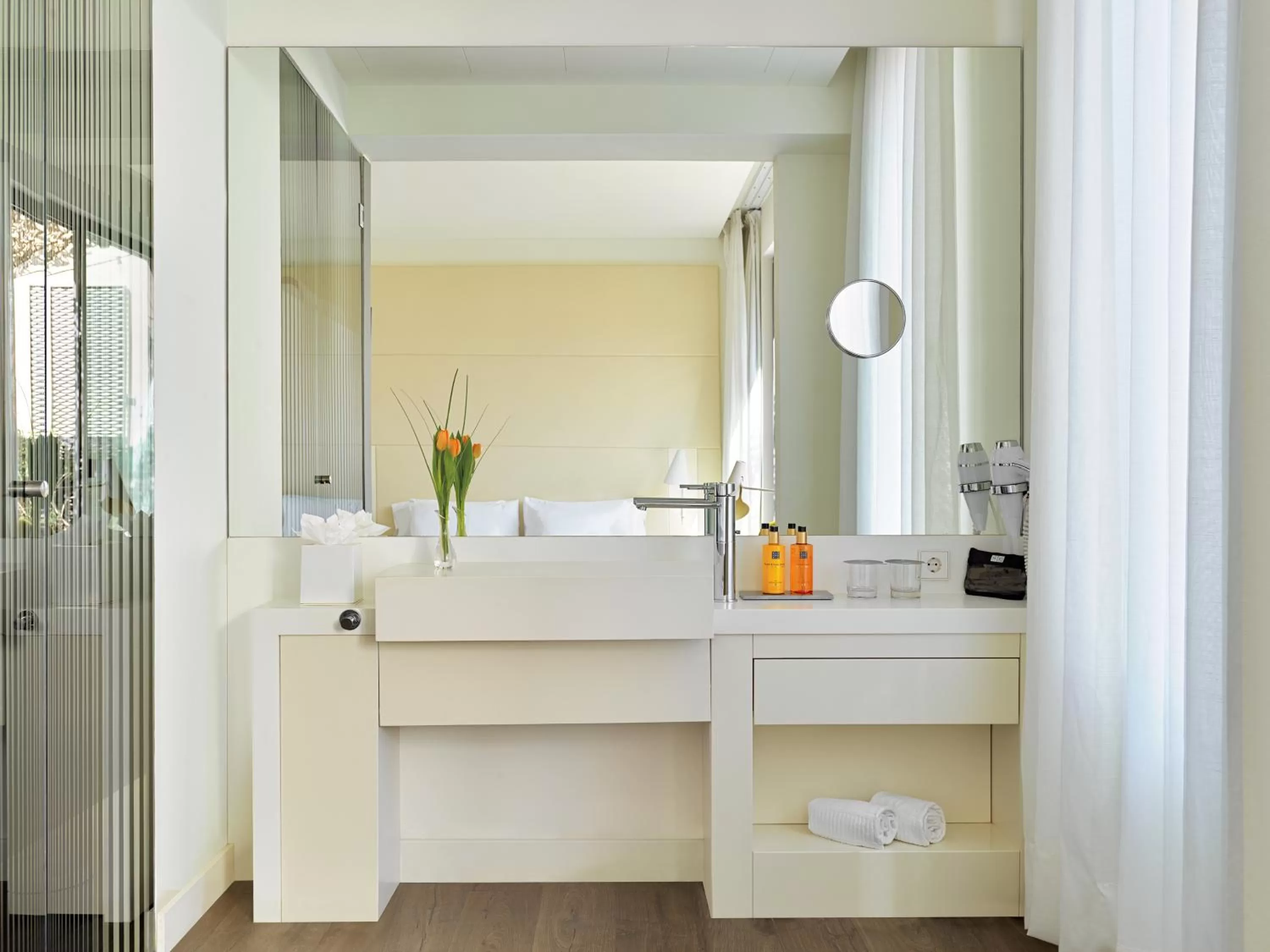 Bathroom in H10 Urquinaona Plaza