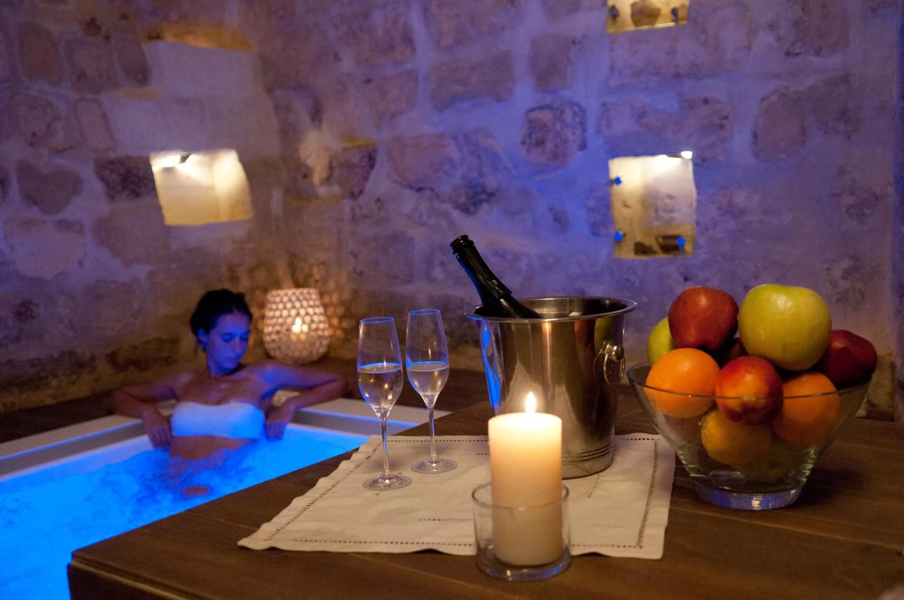 Swimming pool in Mata Suite