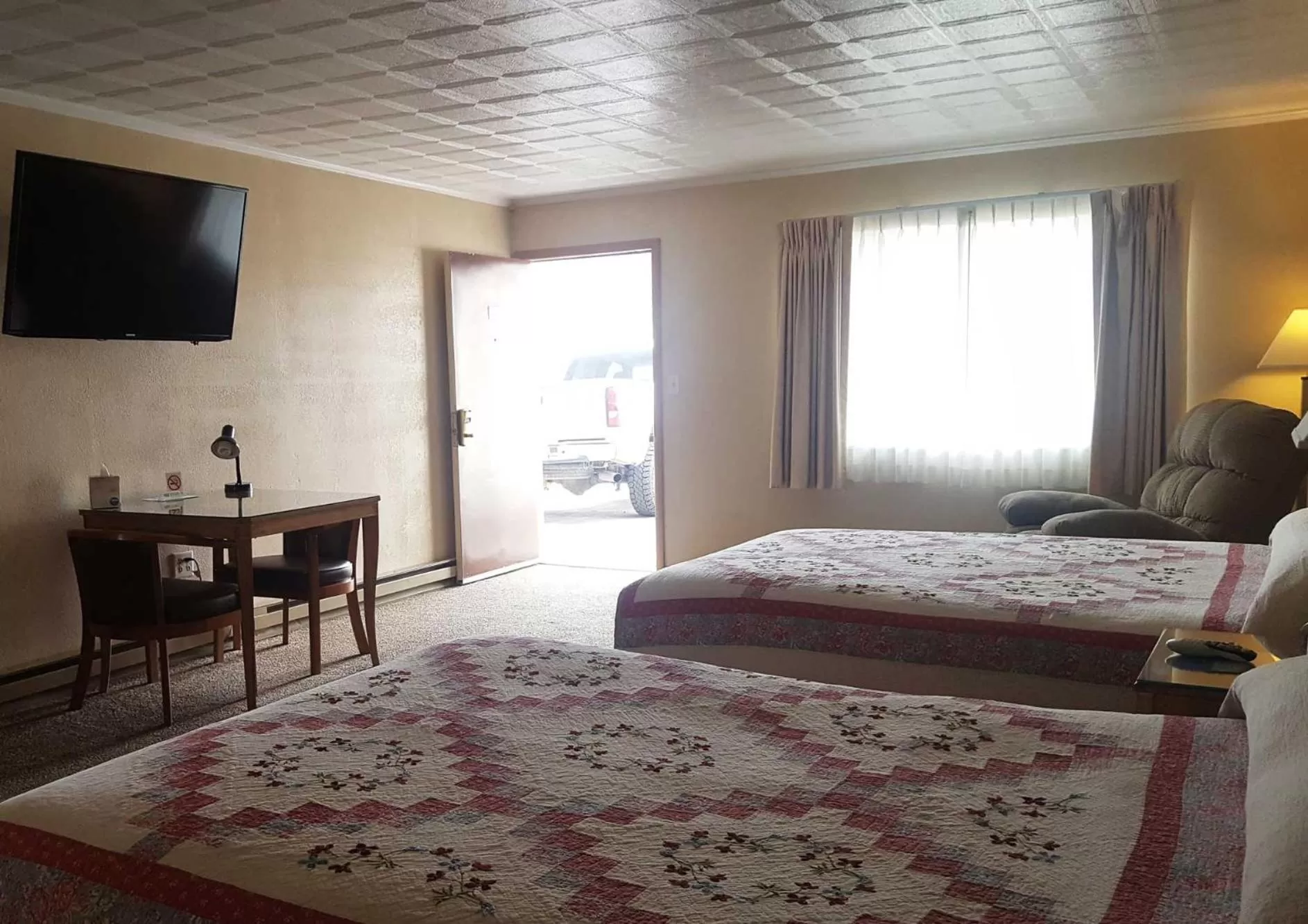 Two Queen Bed Mini Suite  in Bristlecone Motel