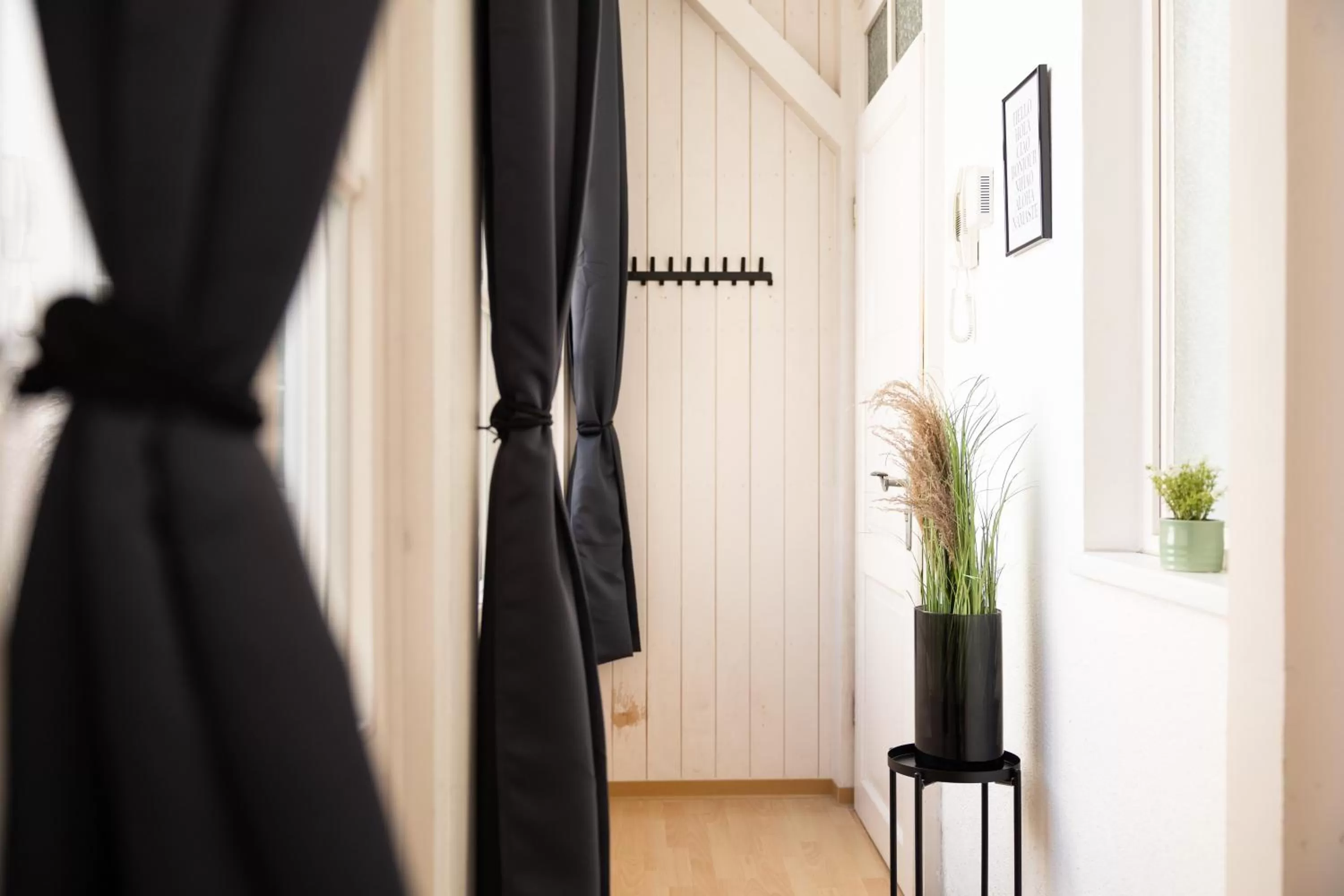 Facade/entrance in Ko-Living Space an der Oper - Street Art Design Apartments