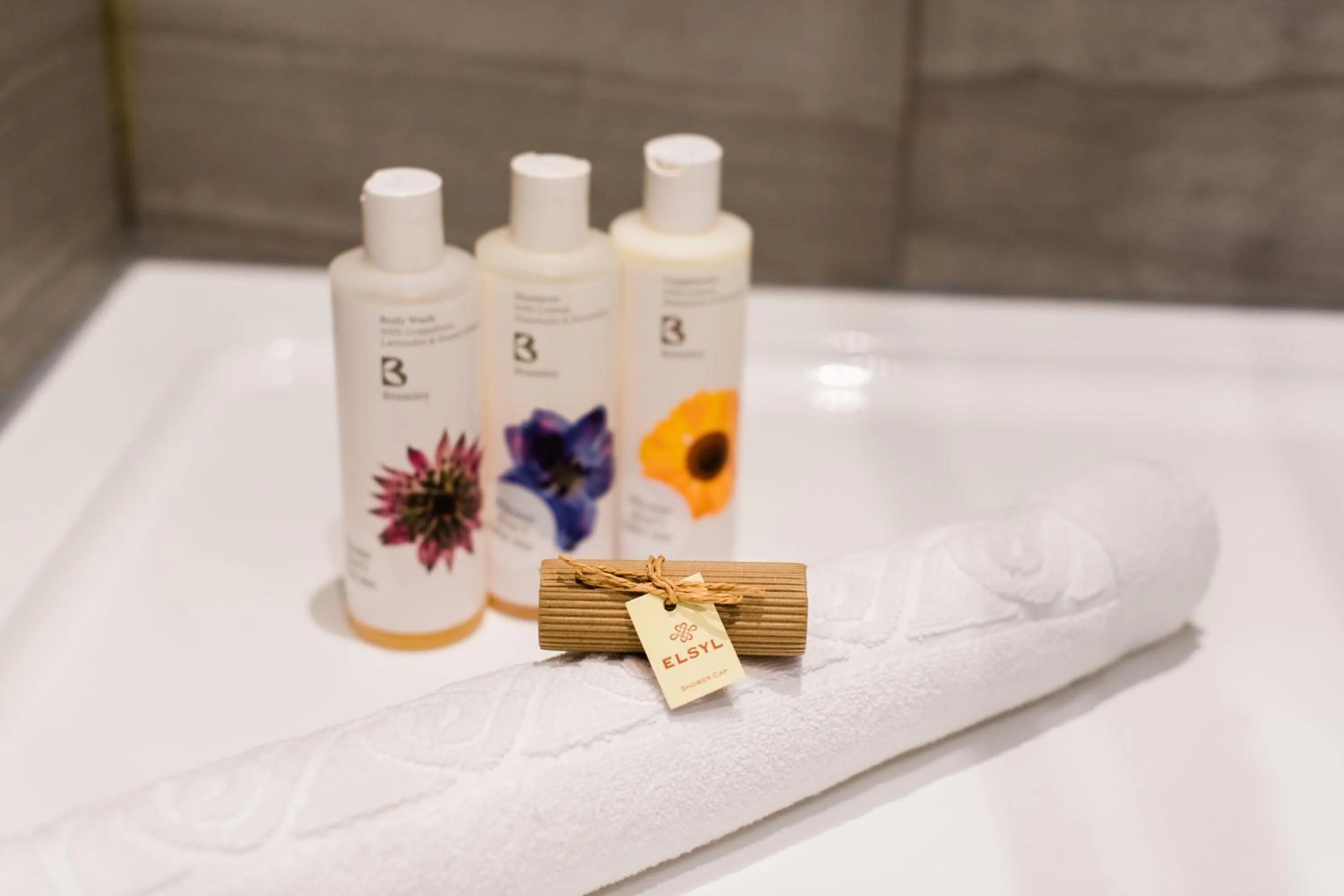 Bathroom in Tweedies Bar and Lodge