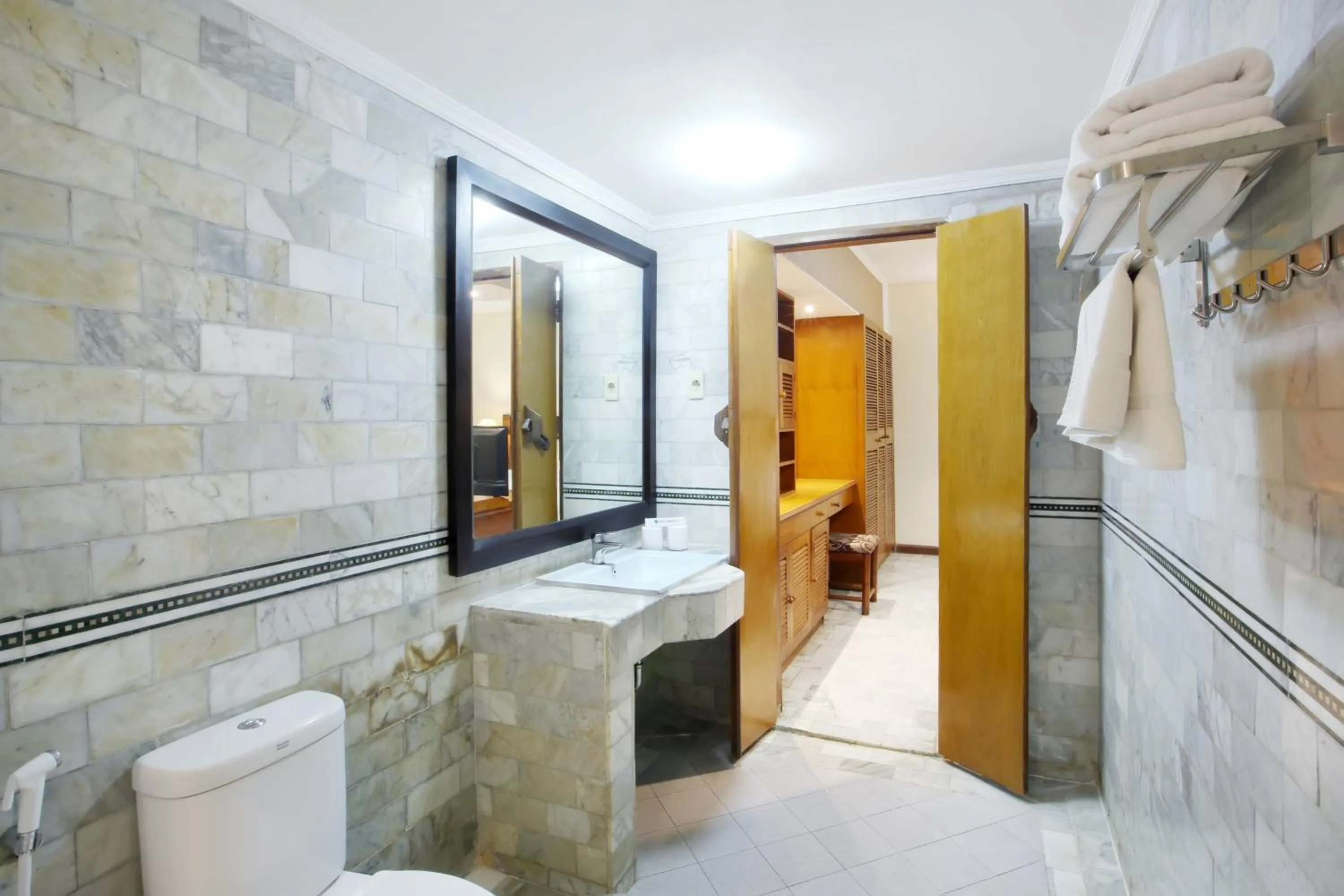 Photo of the whole room in Bali Bungalo Hotel