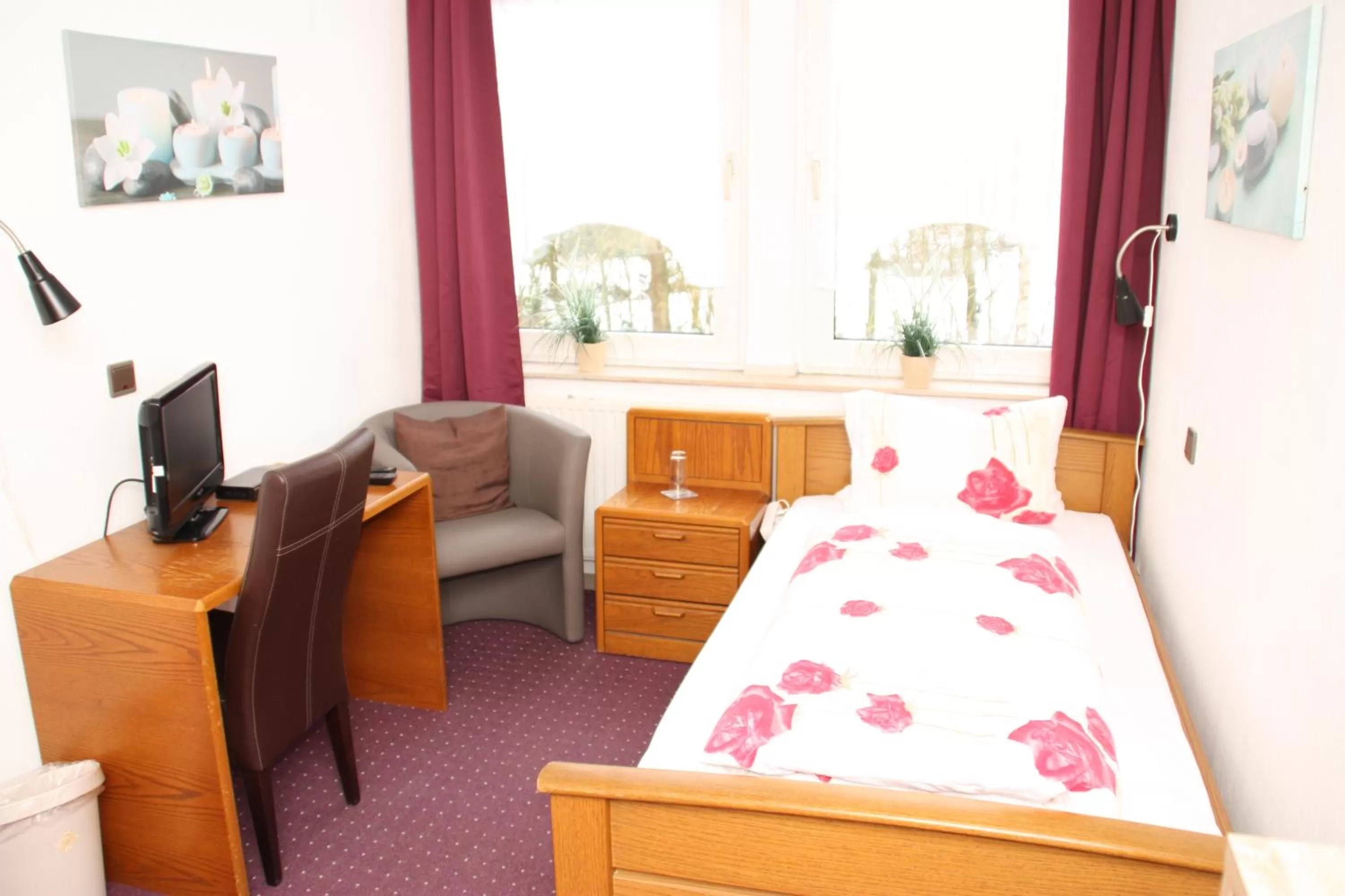 Photo of the whole room, Bed in Landhaus Riedel