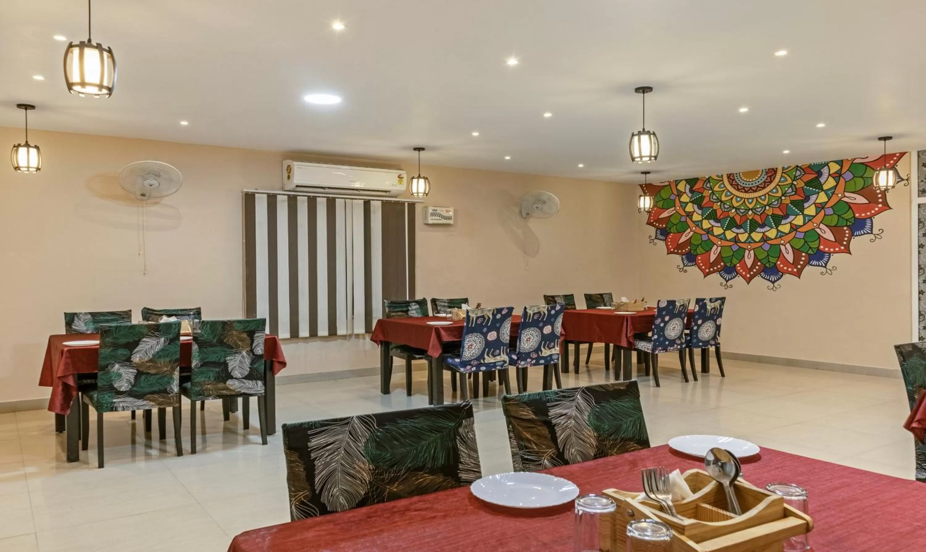 Restaurant/places to eat in Itsy Hotels Kashi Grand, BHU