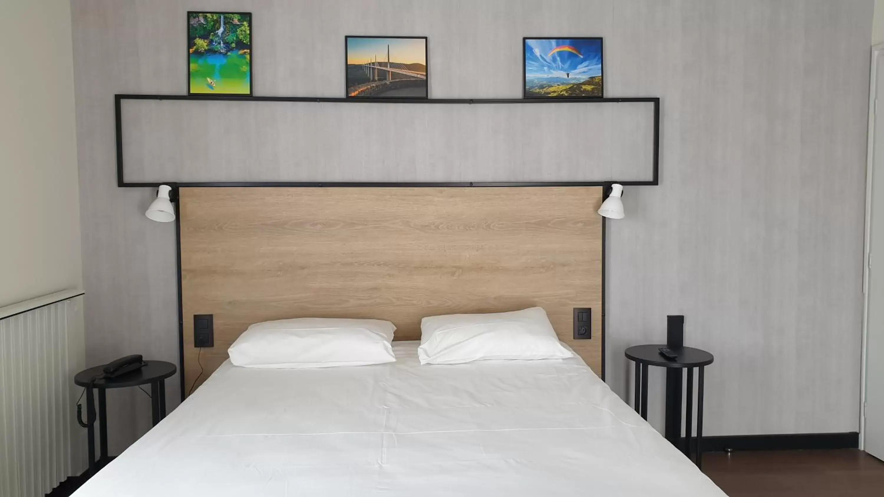 Standard Room with an Industrial Style in Ibis Centre Millau Standard Room with an Industrial Style in Ibis Centre Millau