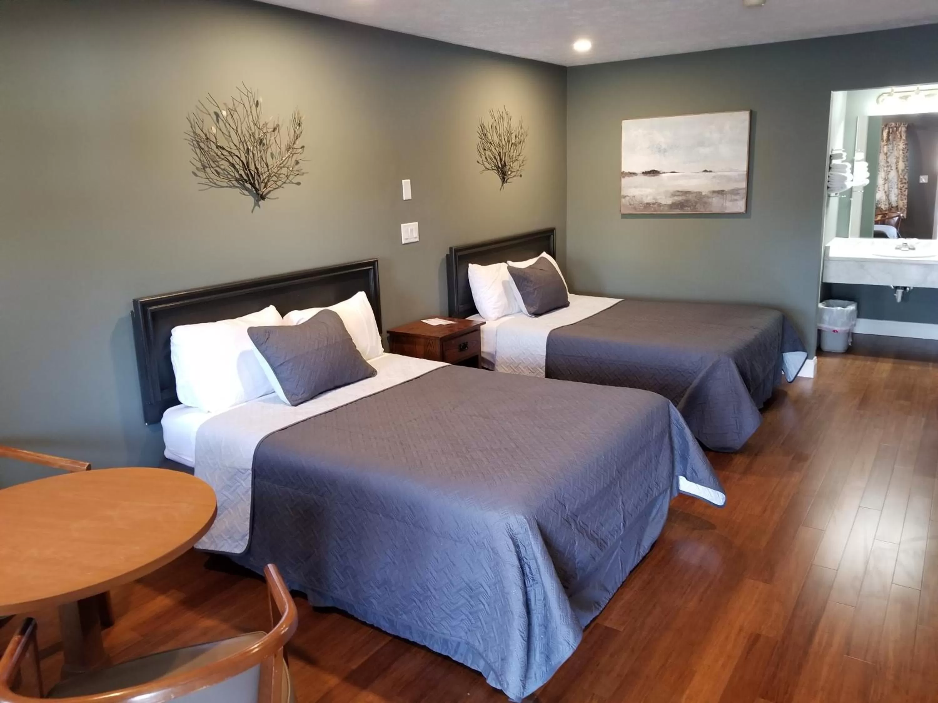 Bed in Brown's Motel