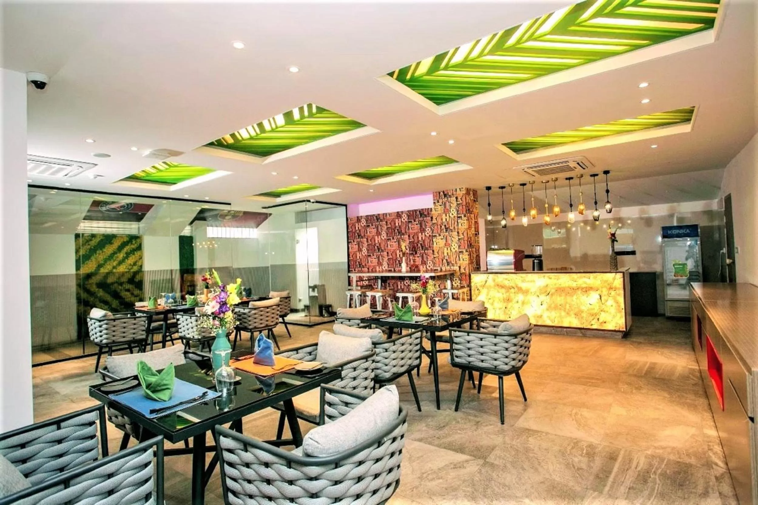 Restaurant/places to eat in Hotel Omni Residency Dhaka