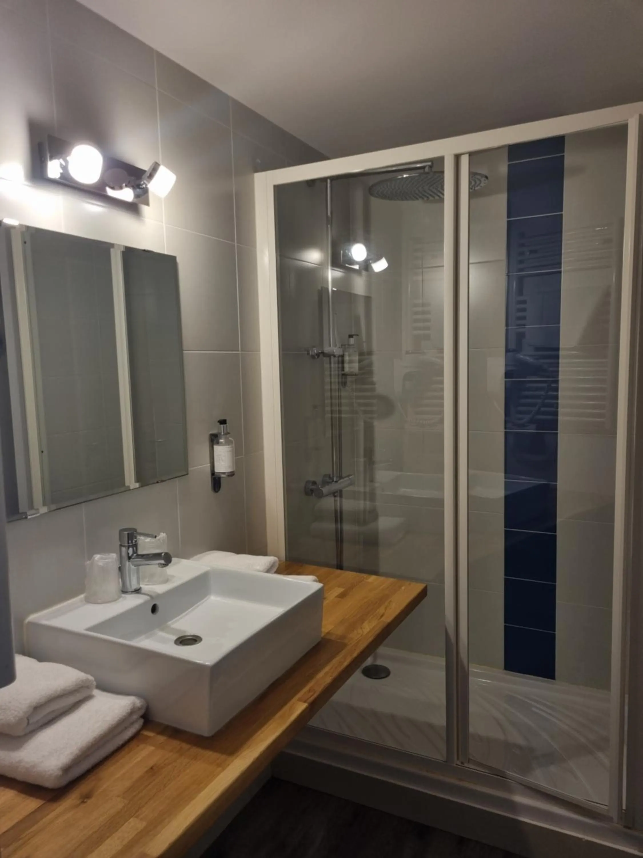 Bathroom in Hôtel Vauban