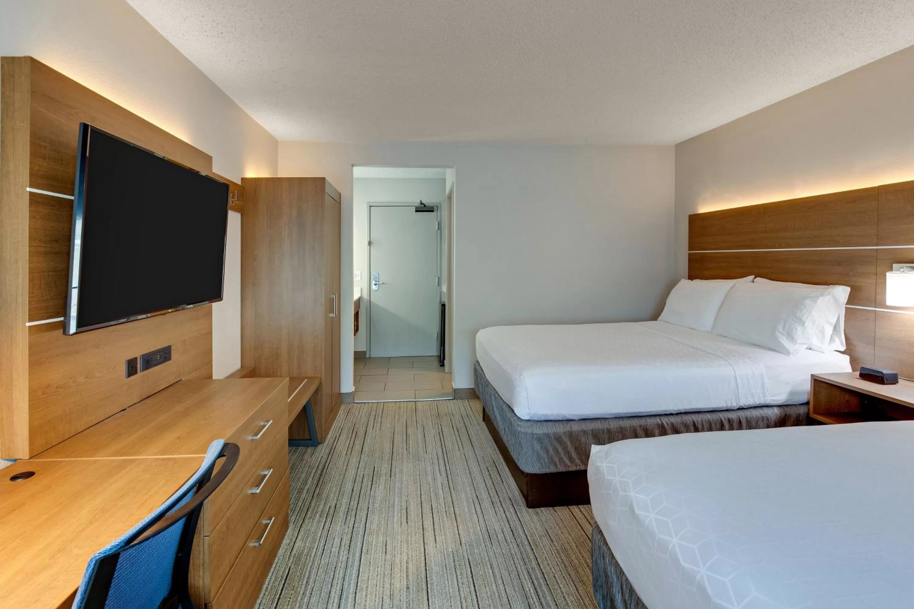 Photo of the whole room, Bed in Holiday Inn Express Nashville W-I40 by IHG