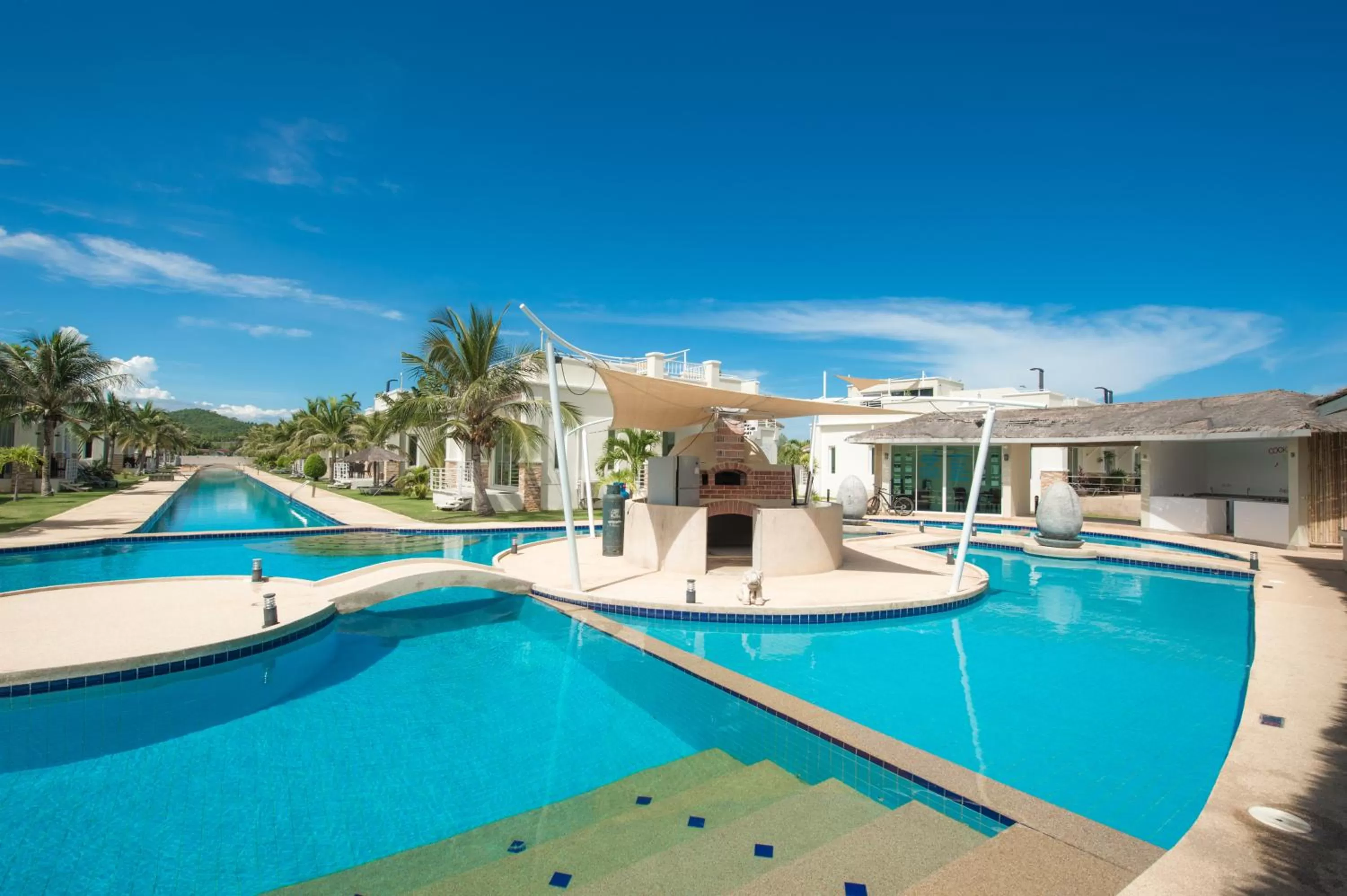 Day in Oriental Beach Pearl Resort