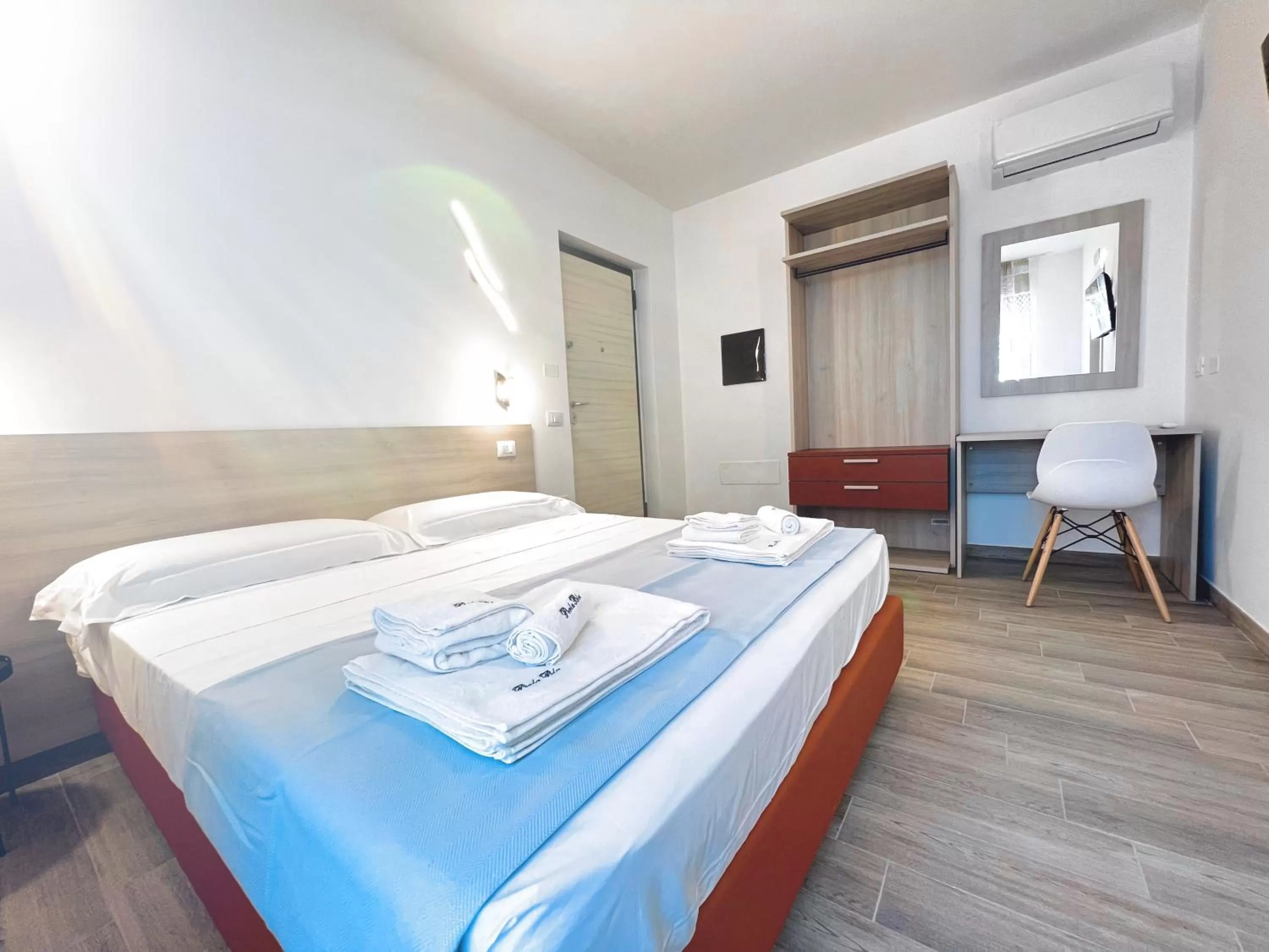 Bedroom, Bed in Perla Blu Tropea