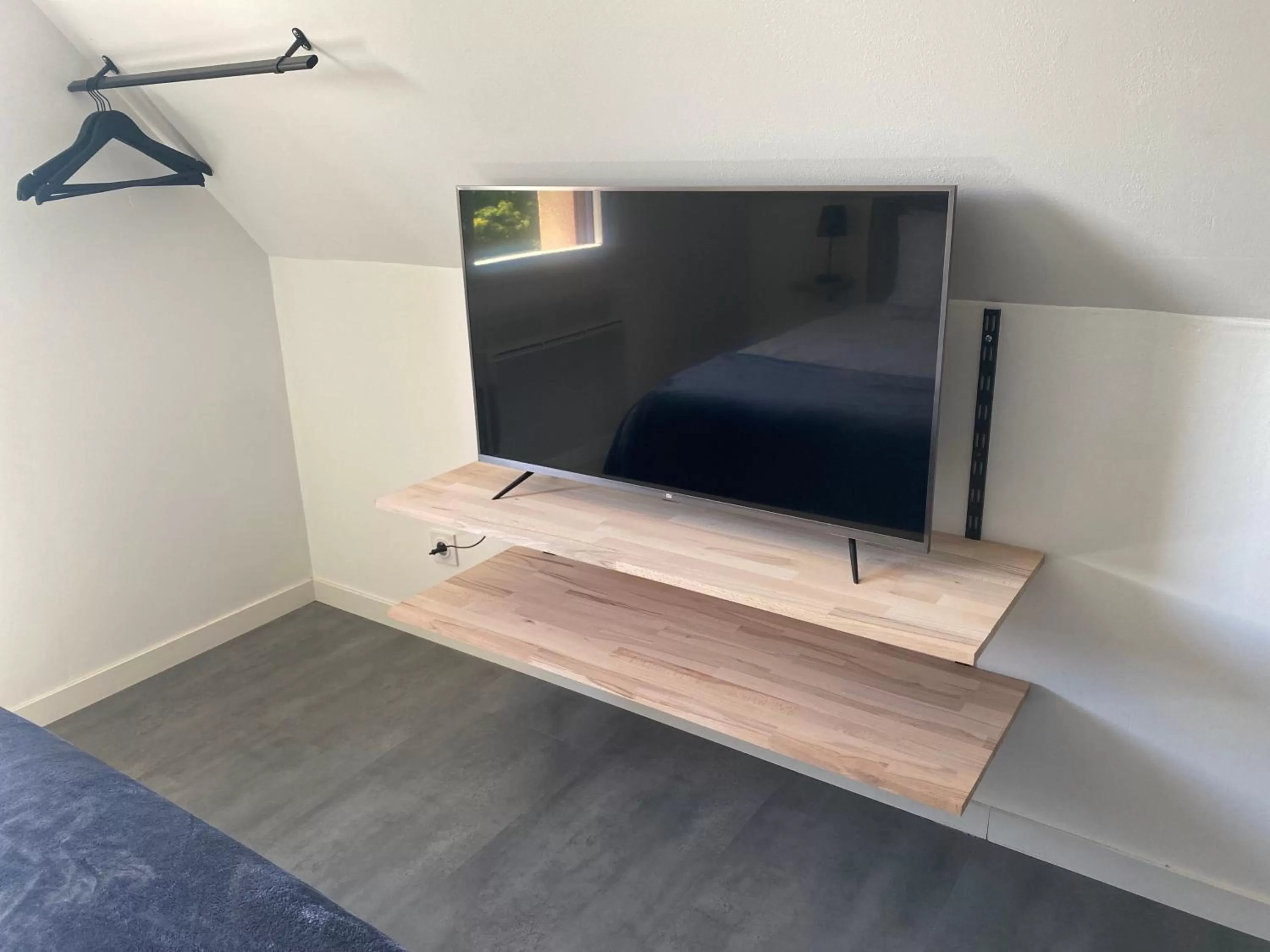 TV and multimedia, Bed in Aux Charmes