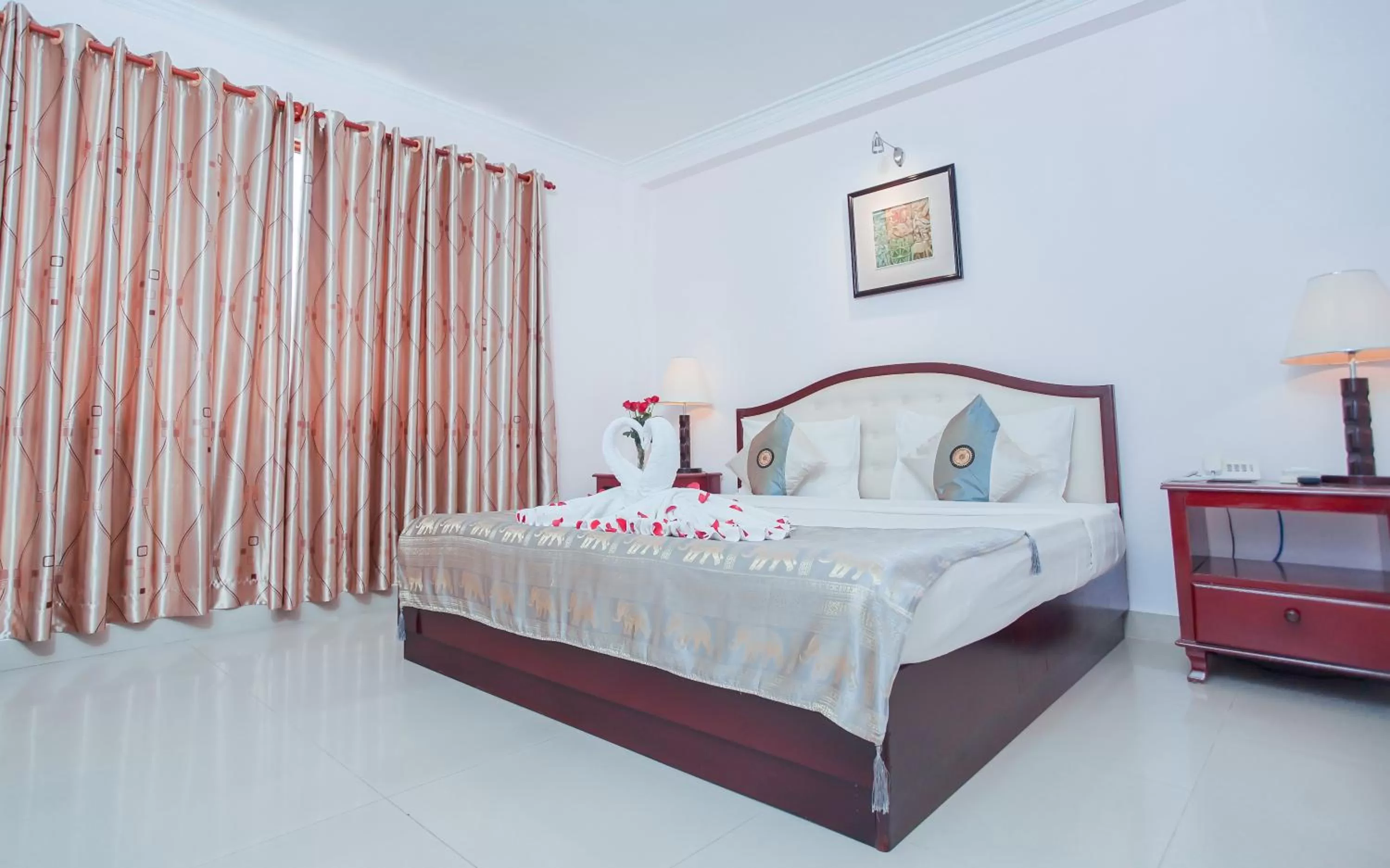 Bed in Silver Mounts Hotel