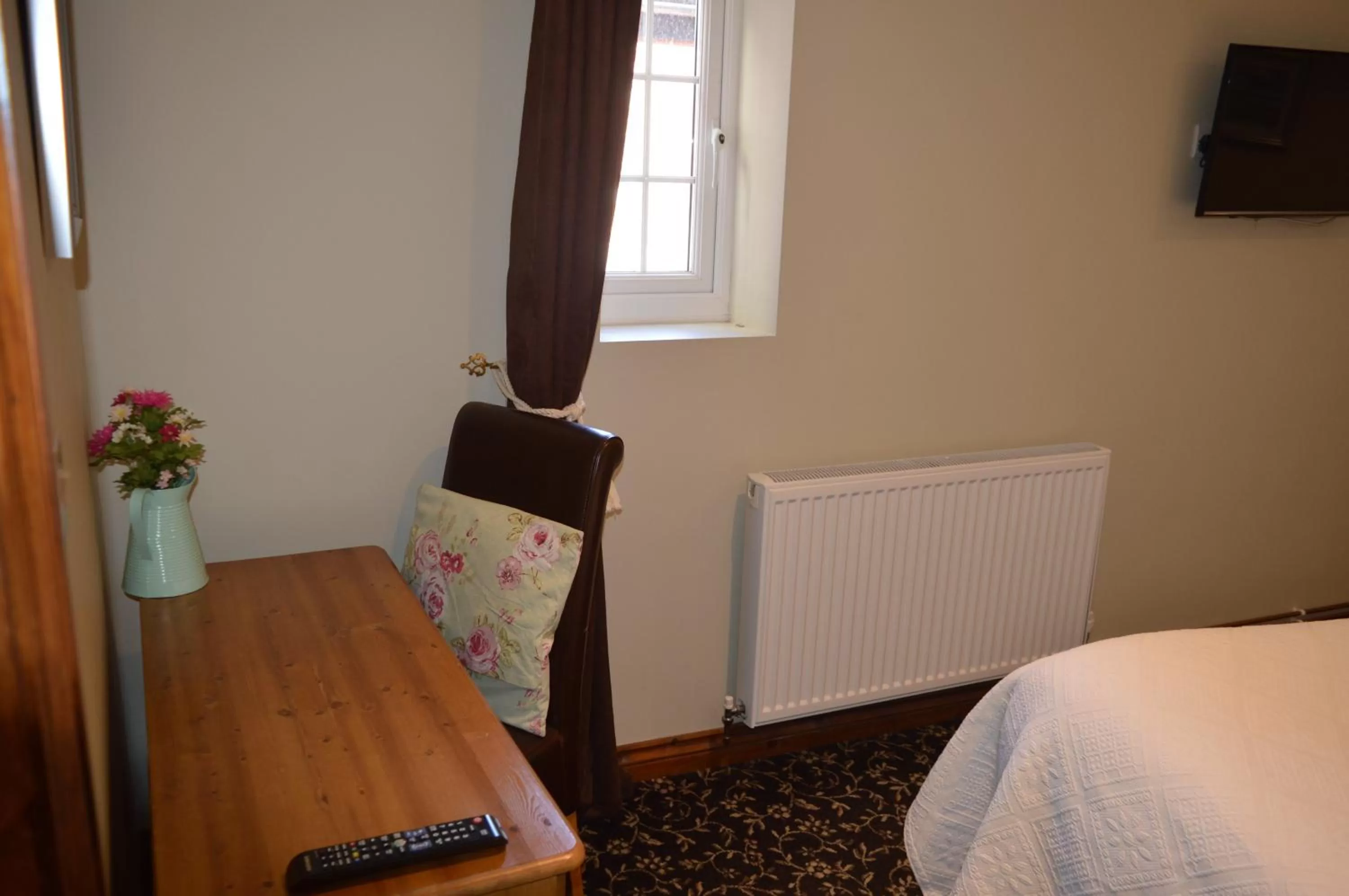 Double Room - single occupancy - Ground Floor in The Ilchester Arms Hotel, Ilchester Somerset