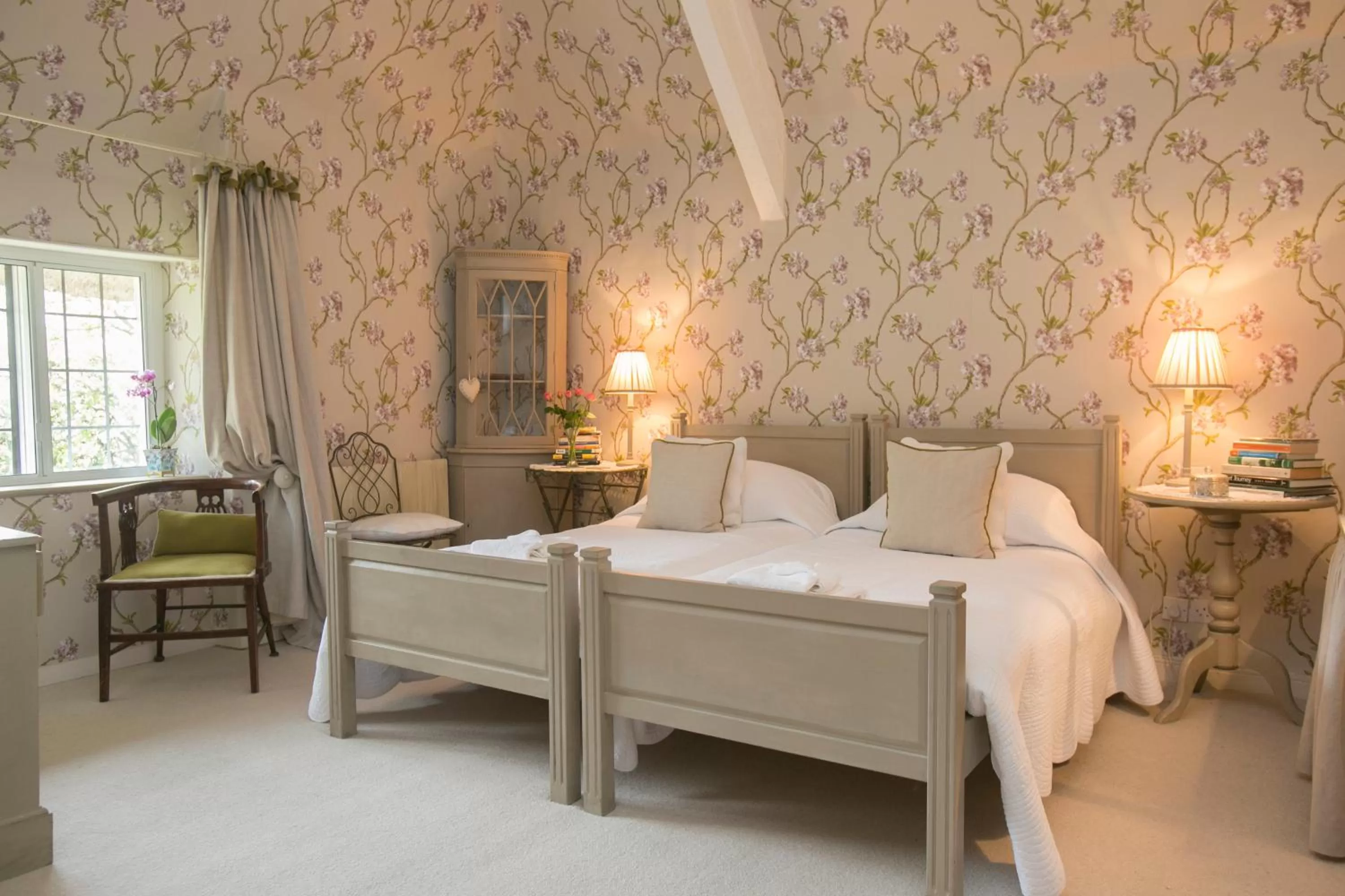 Bedroom, Bed in Tudor Cottage B&B Frampton