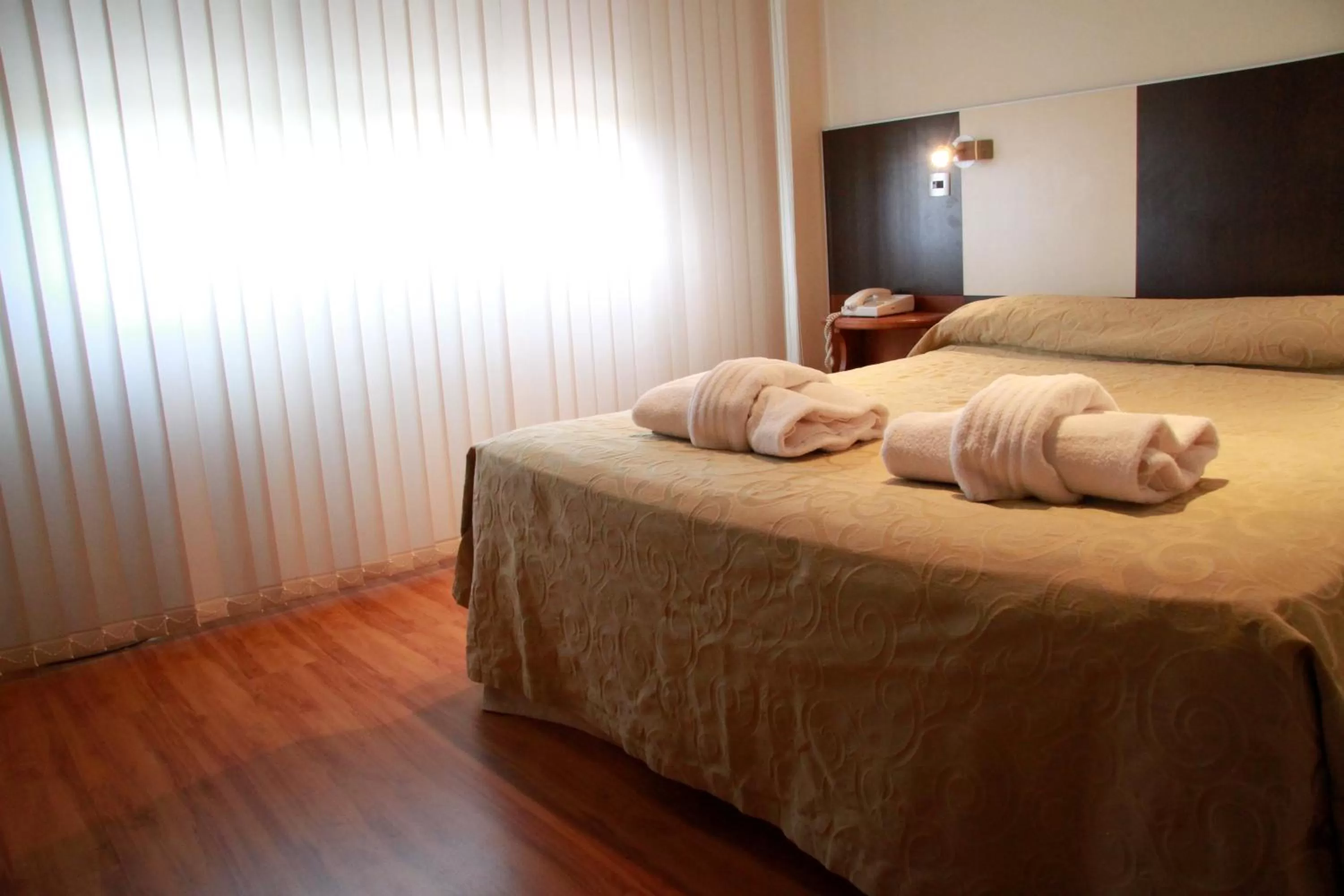 Photo of the whole room, Bed in Kalton