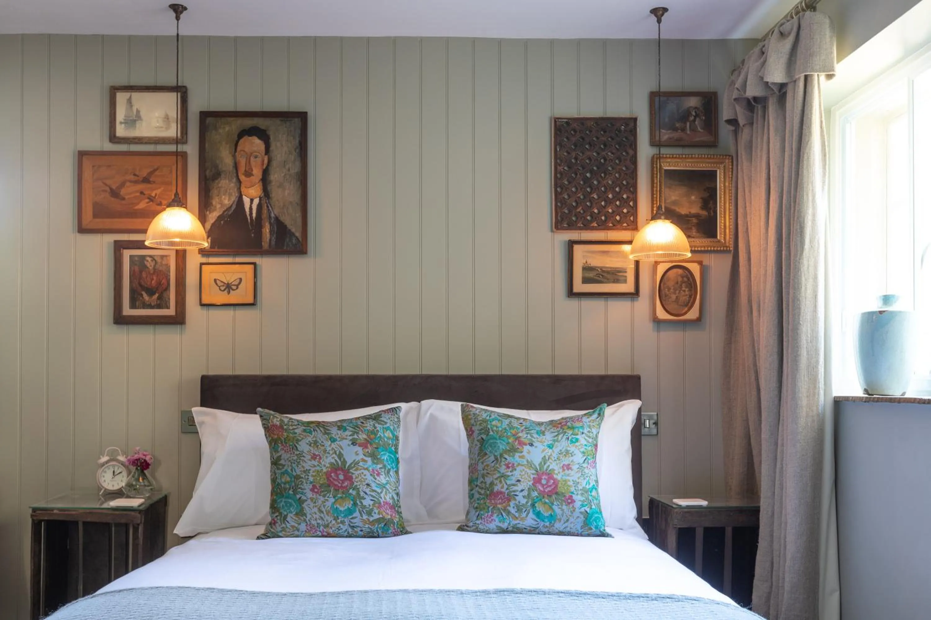 Bedroom, Bed in The Frogmill Hotel