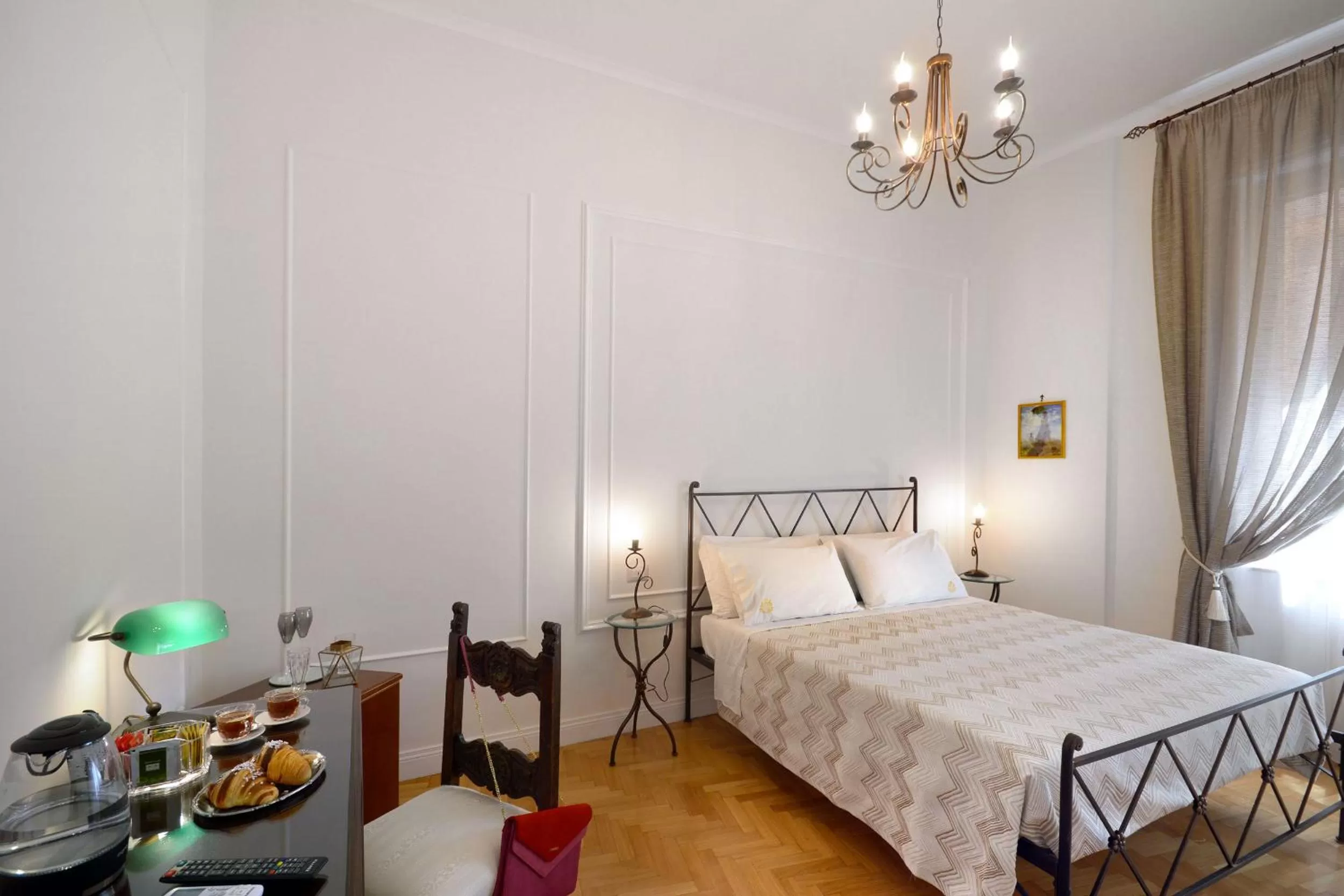 Photo of the whole room, Bed in Residenza Borbonica