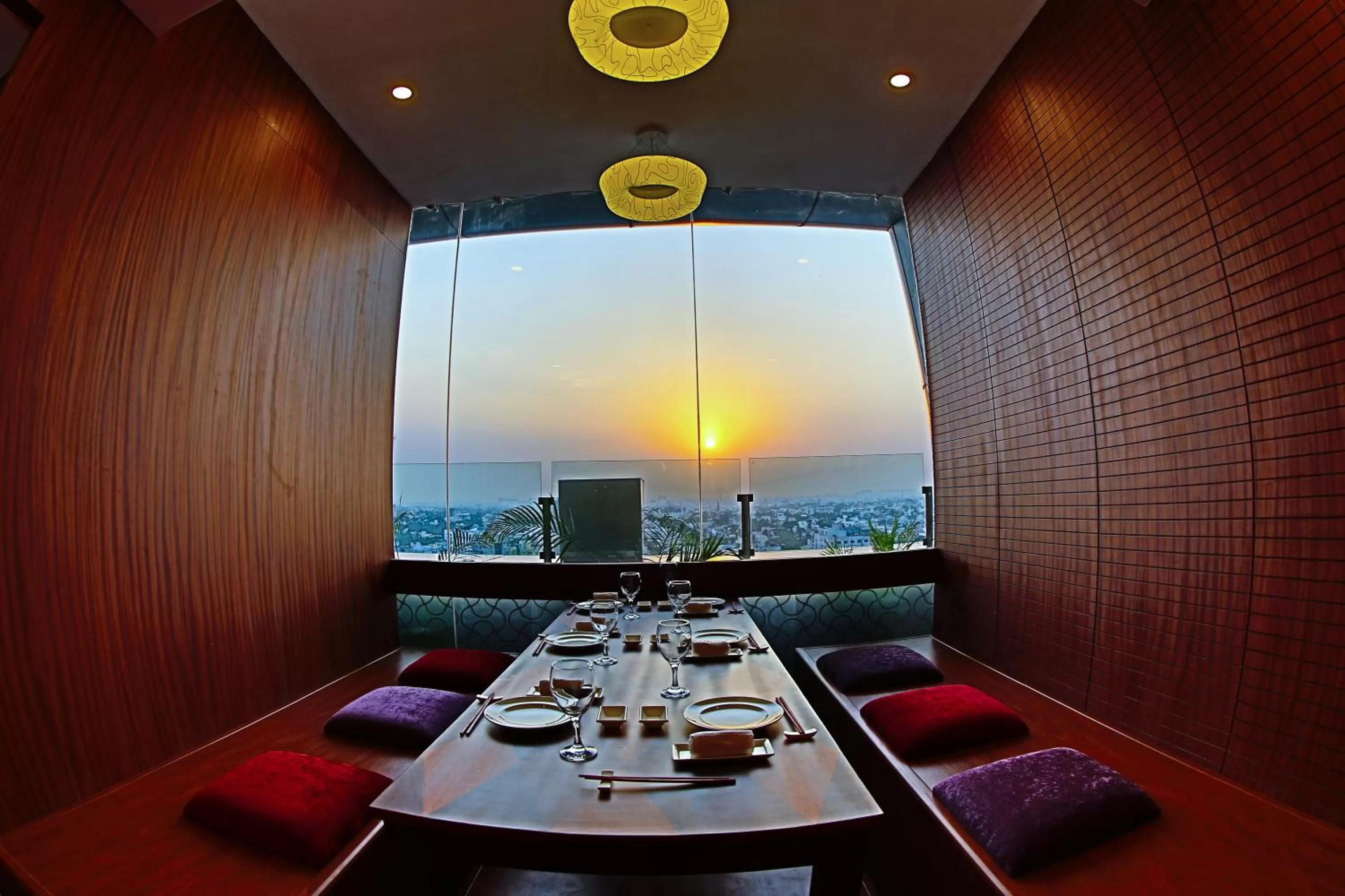 Restaurant/places to eat in The Accord Metropolitan