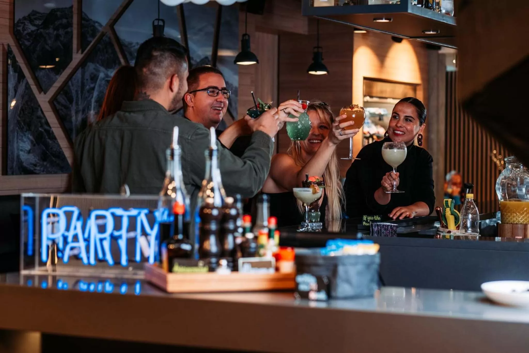 Lounge or bar in Moxy Sion