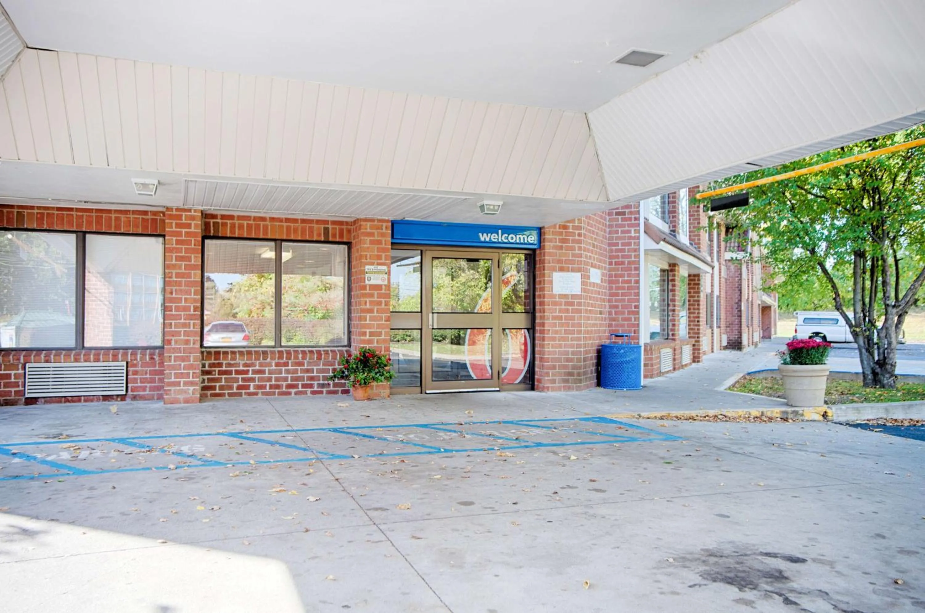 Property building in Motel 6-Albany, NY