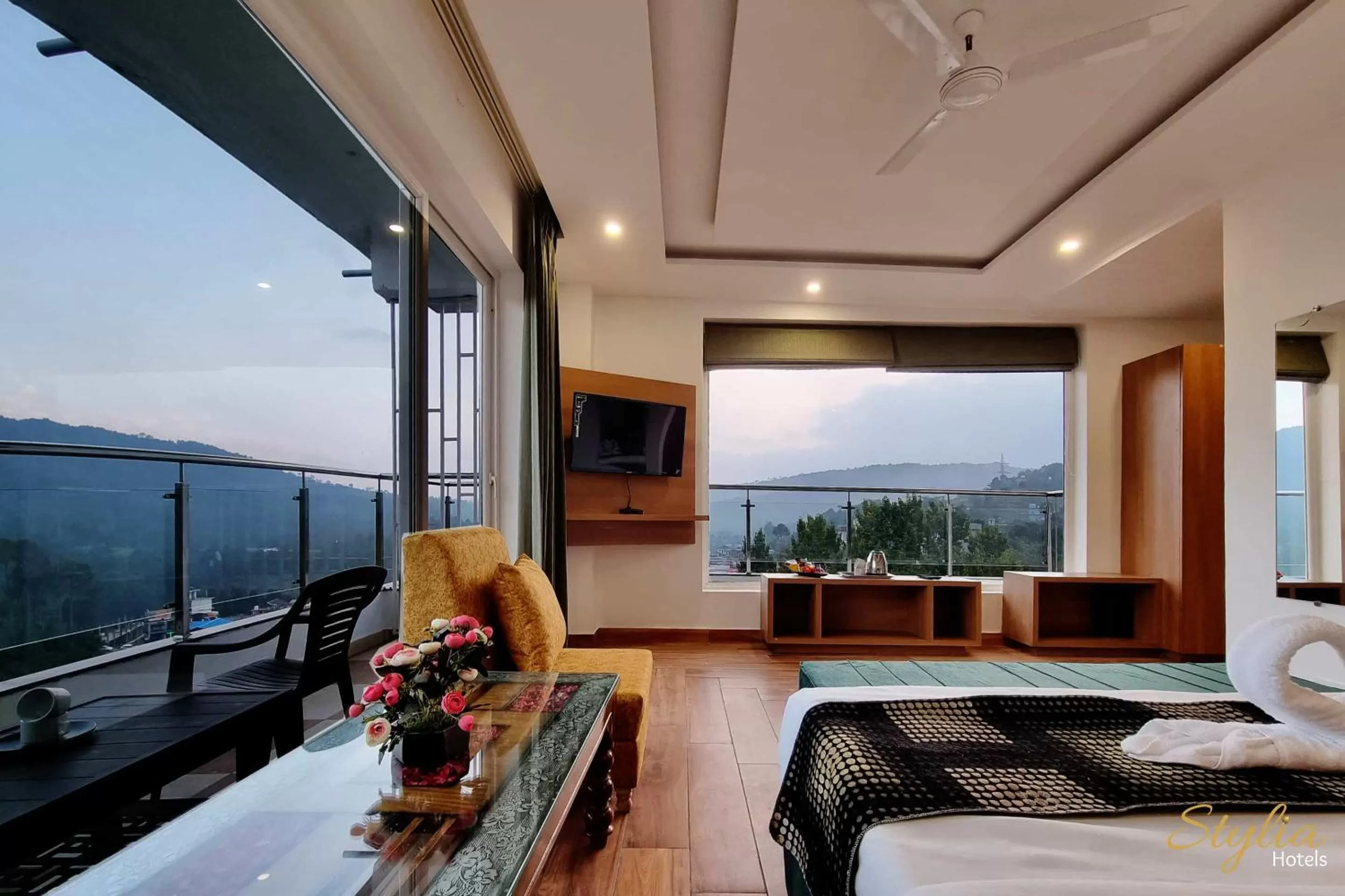 Balcony/Terrace, Mountain View in Moon Glade By Stylia Hotels