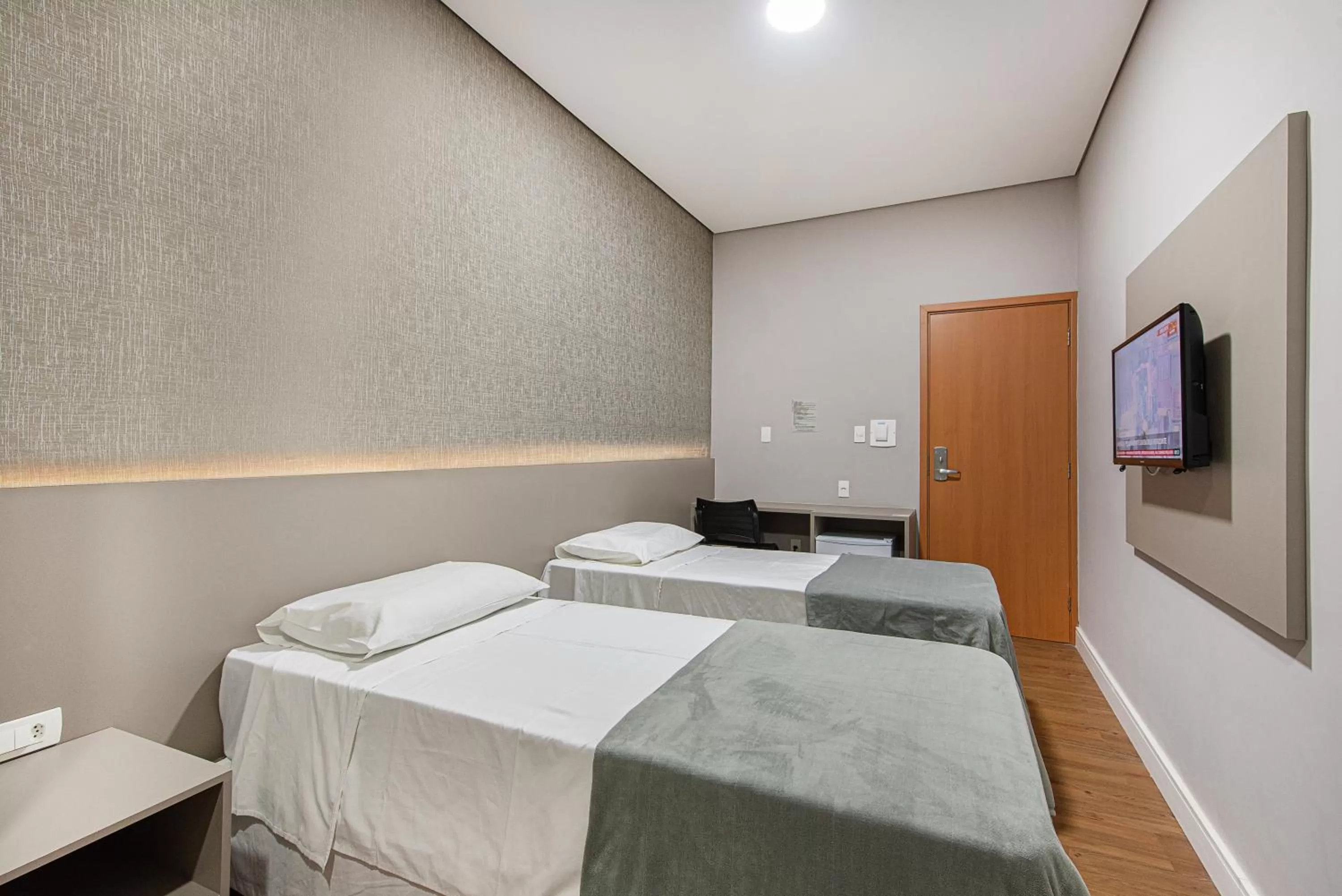 Bed in Florida Mall & Suites