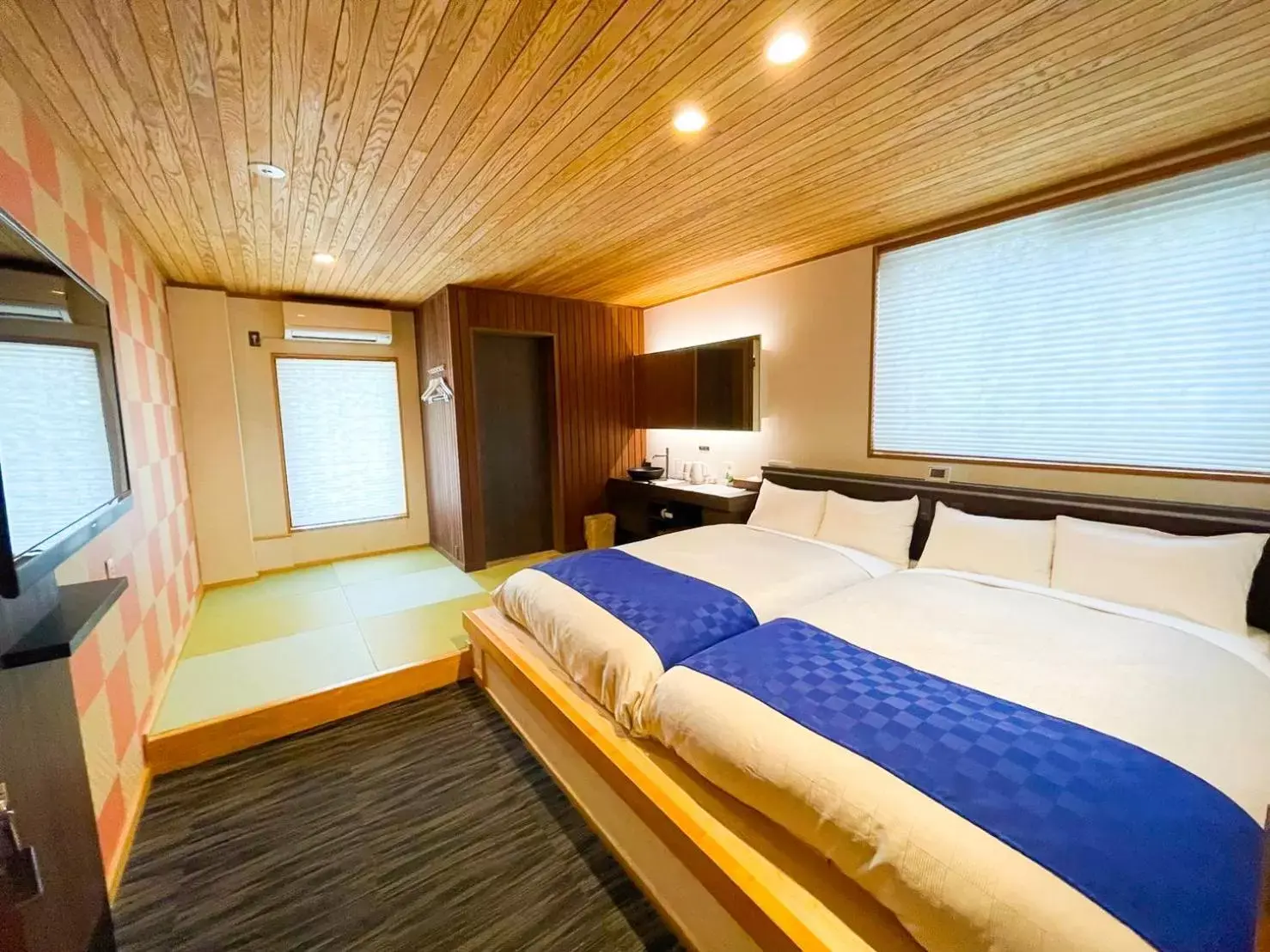 Deluxe Triple Room in NK Hotels Deluxe Triple Room in NK Hotels