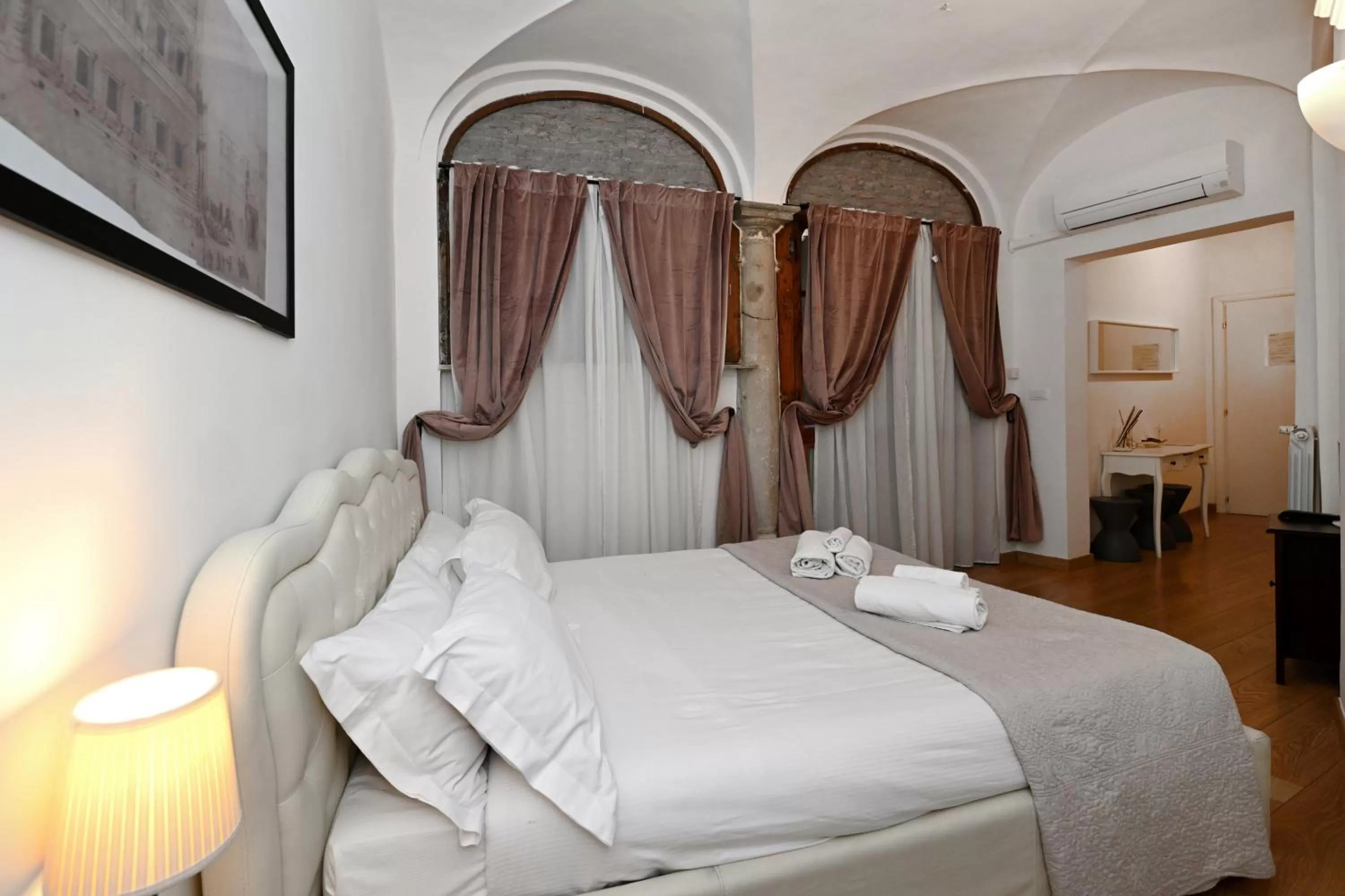 Bedroom, Bed in Sangallo Rooms - Residenze Romanae